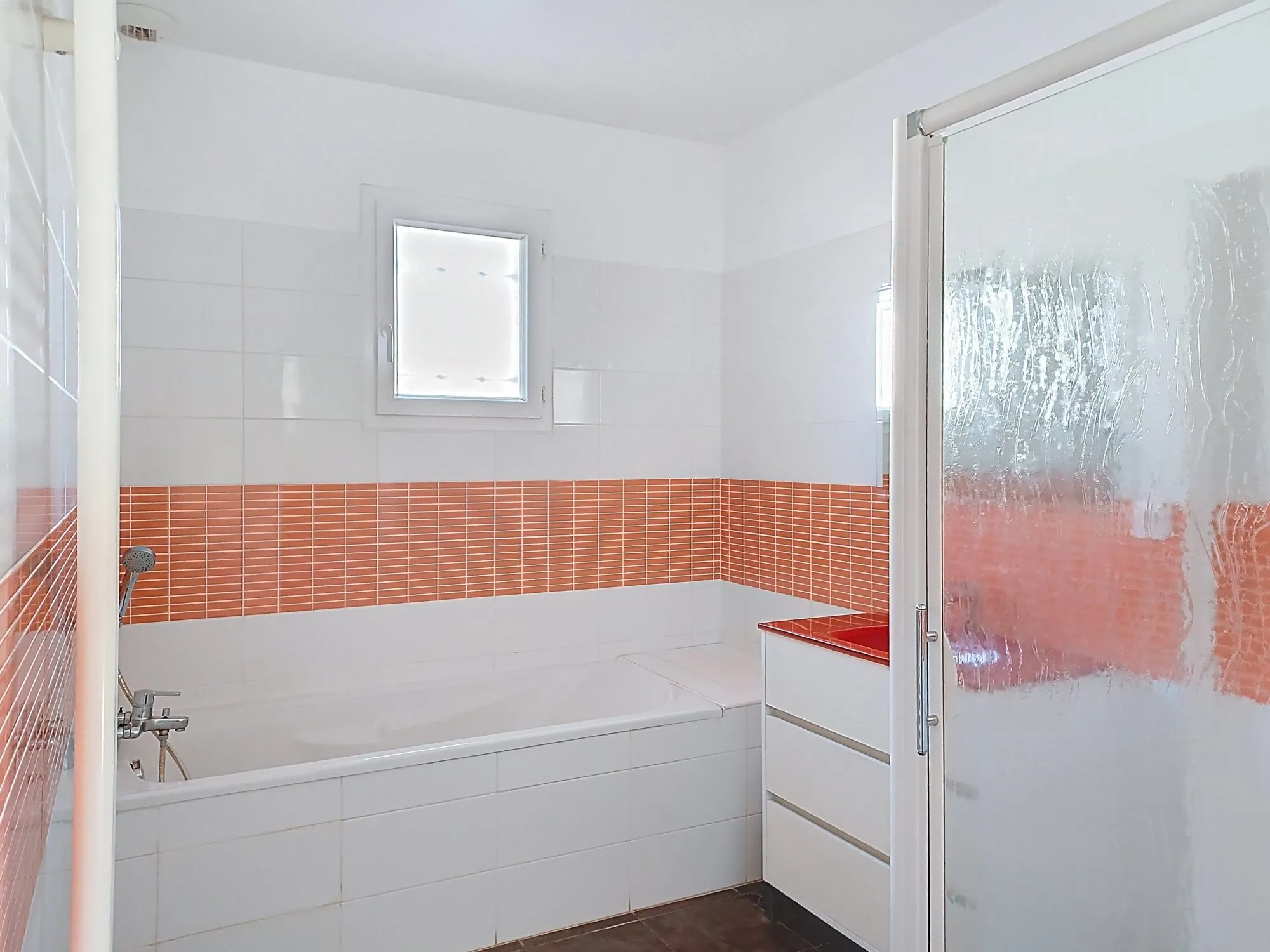 Maison de Plain-Pied 87 m² avec Terrasse et Jardin à Terssac 