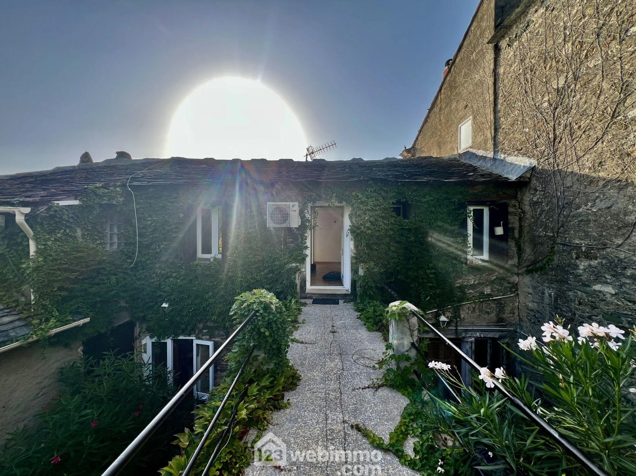 Appartement T3 de 48m² avec terrain privé face à la plage de Lavasina 