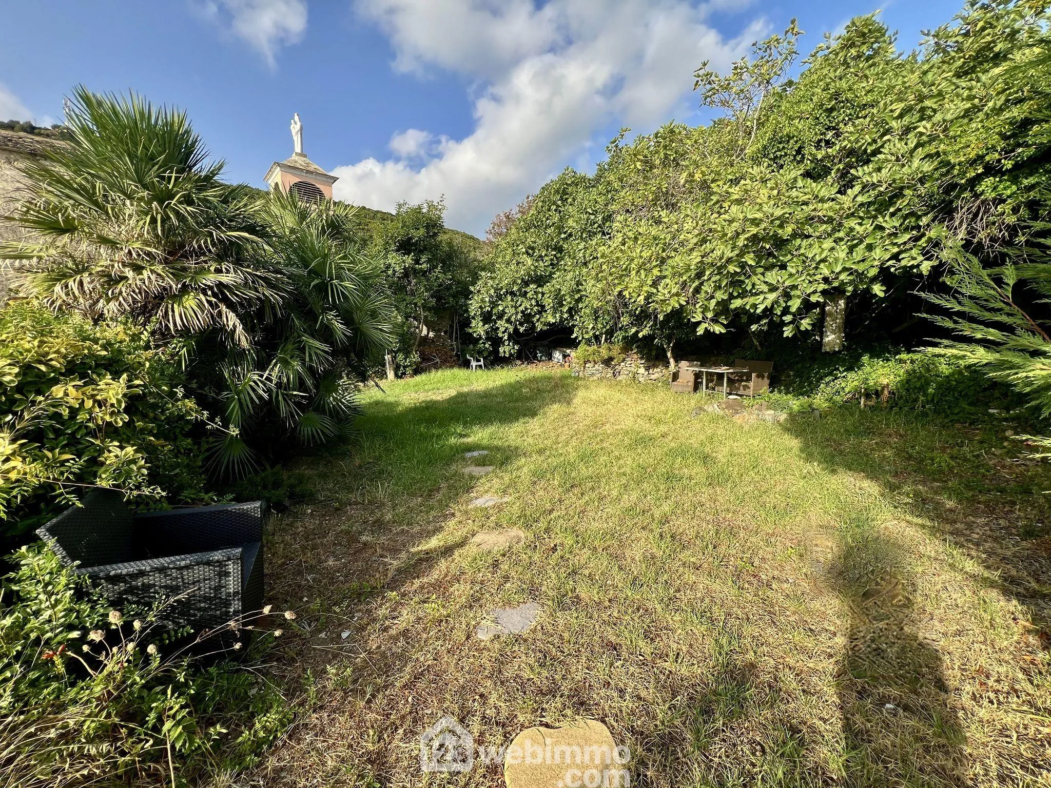 Appartement T3 de 48m² avec terrain privé face à la plage de Lavasina 