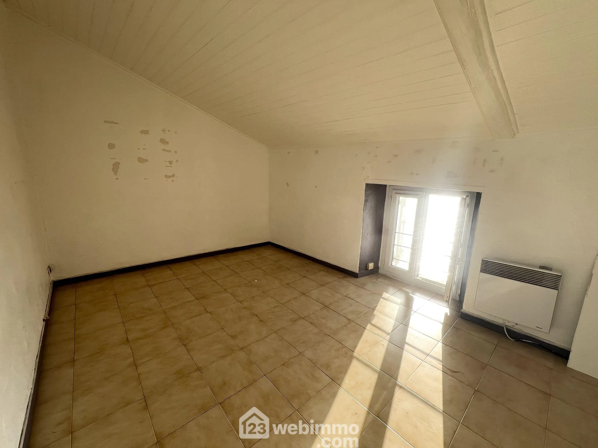 Appartement T3 de 48m² avec terrain privé face à la plage de Lavasina 