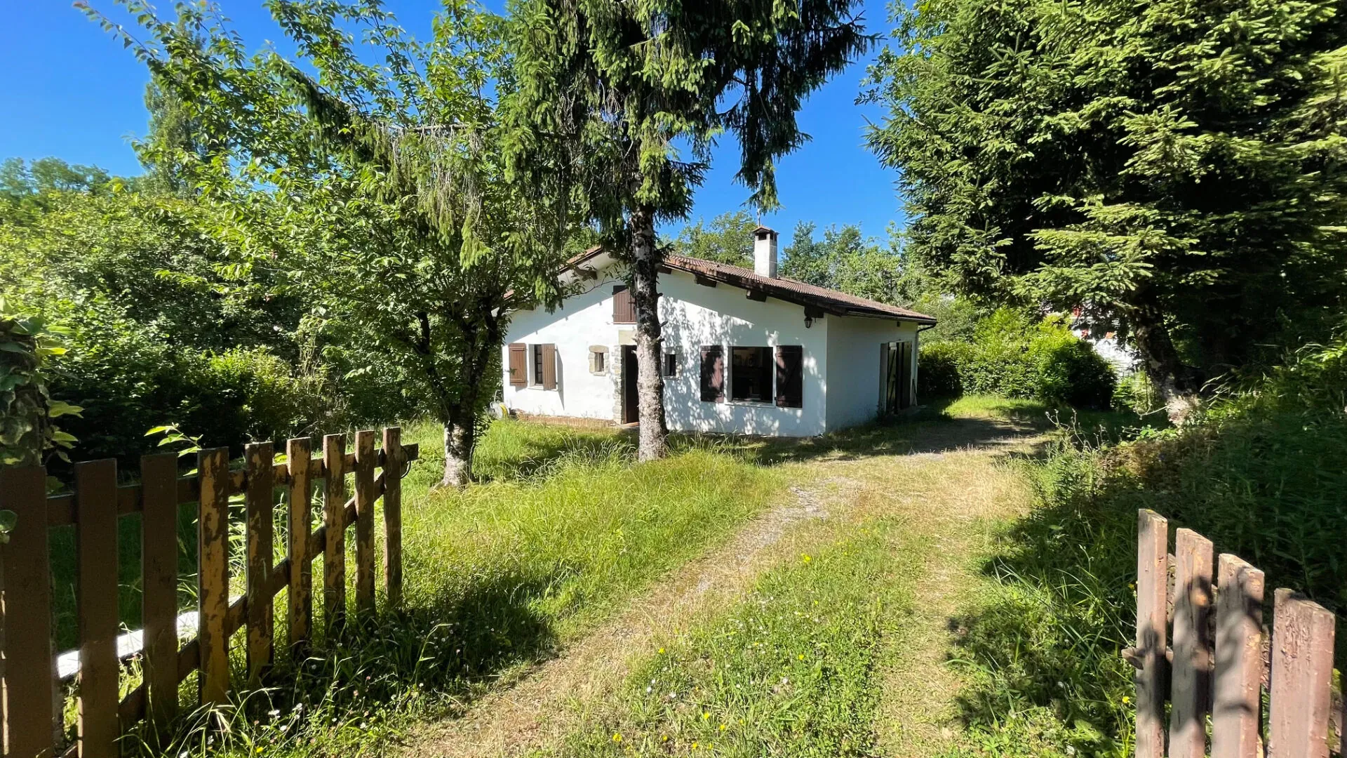 Maison à rénover avec terrain de 2293 m² à Mouguerre près de Bayonne