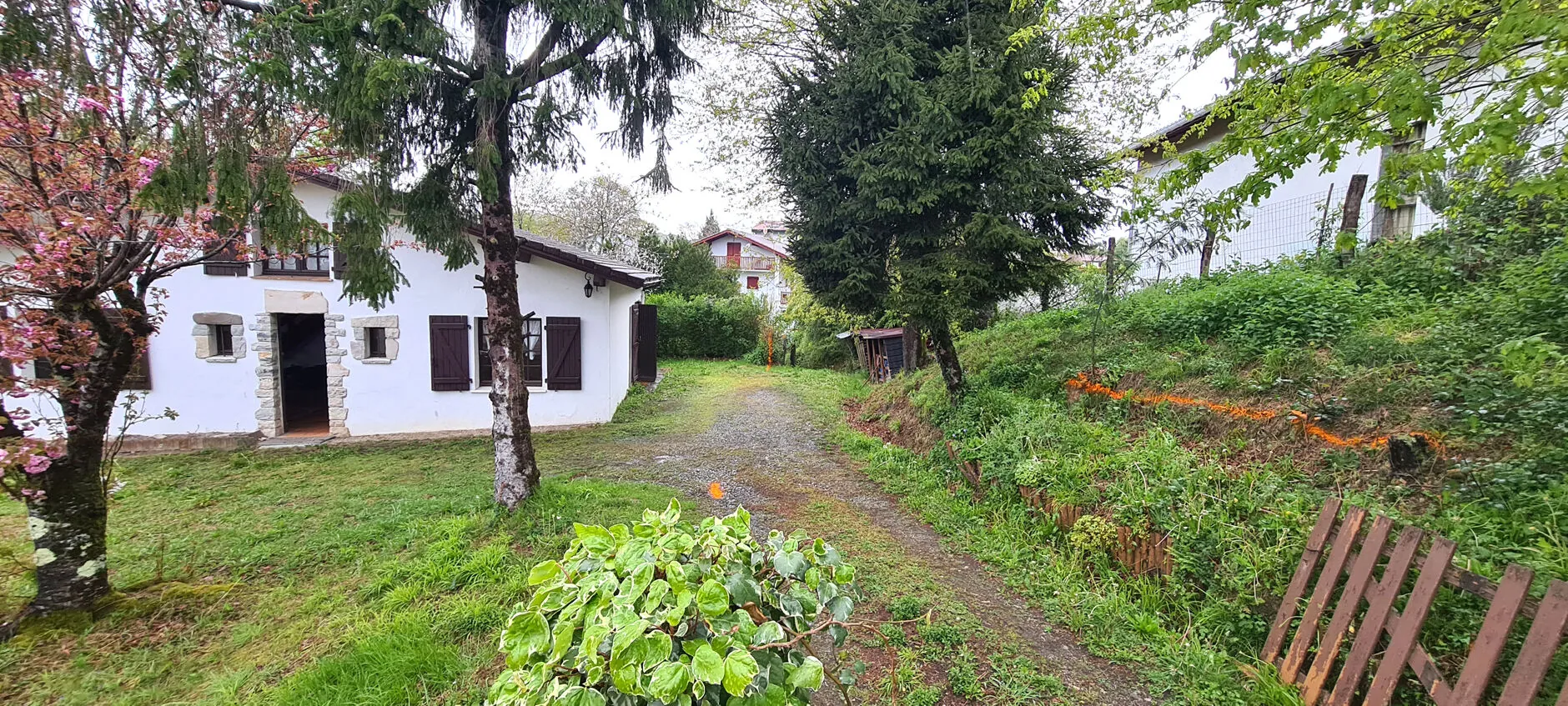 Maison à rénover avec terrain de 2293 m² à Mouguerre près de Bayonne 