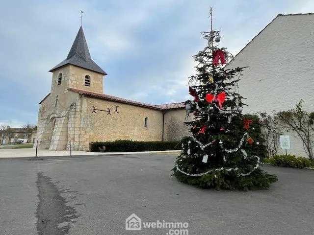 Terrain constructible de 1589 m² à Liniers - Cadre paisible et champ agricole 