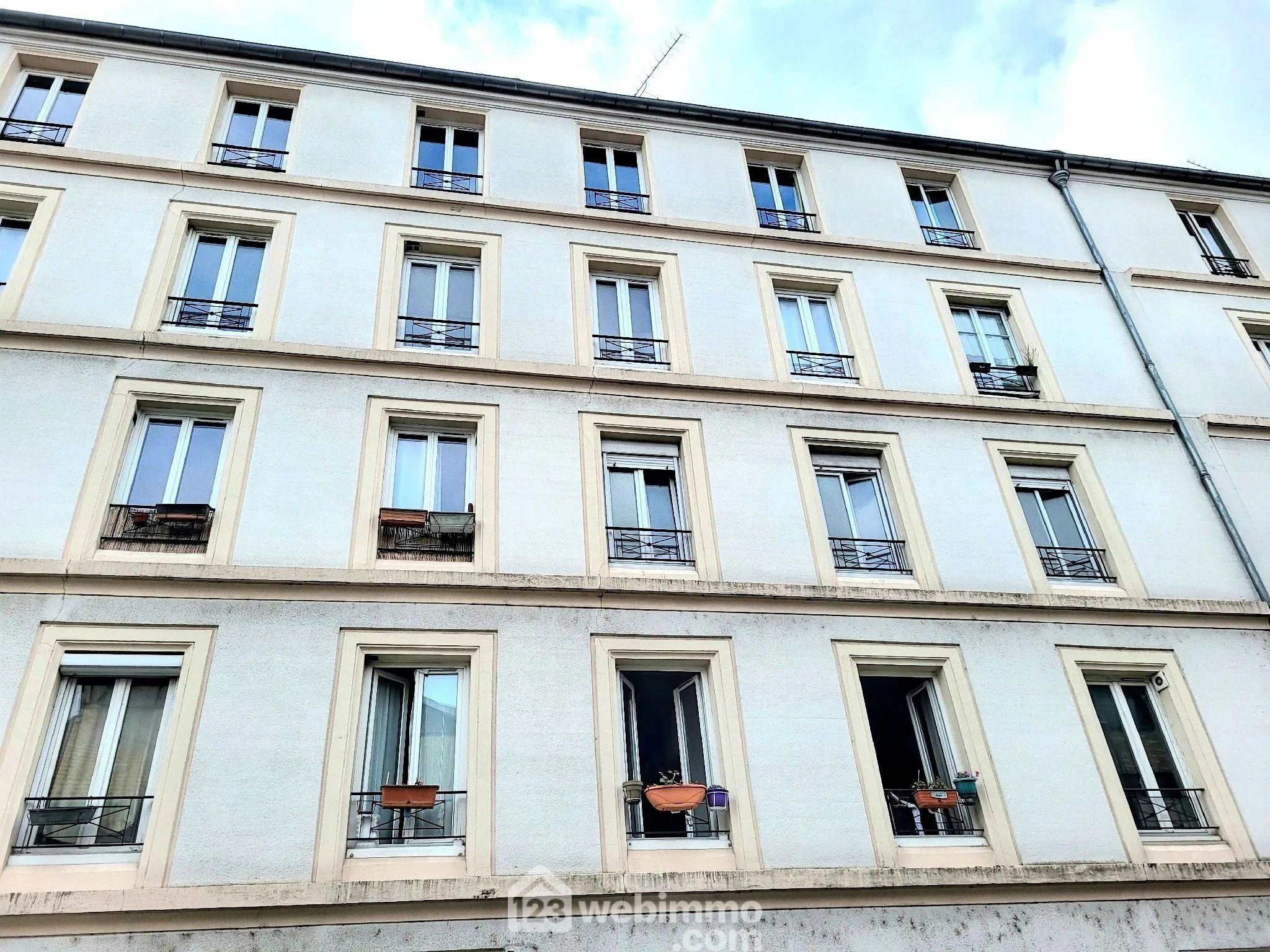 Investissement locatif à Ivry-sur-Seine : Appartement 3 pièces de 40 m² à proximité du RER C 