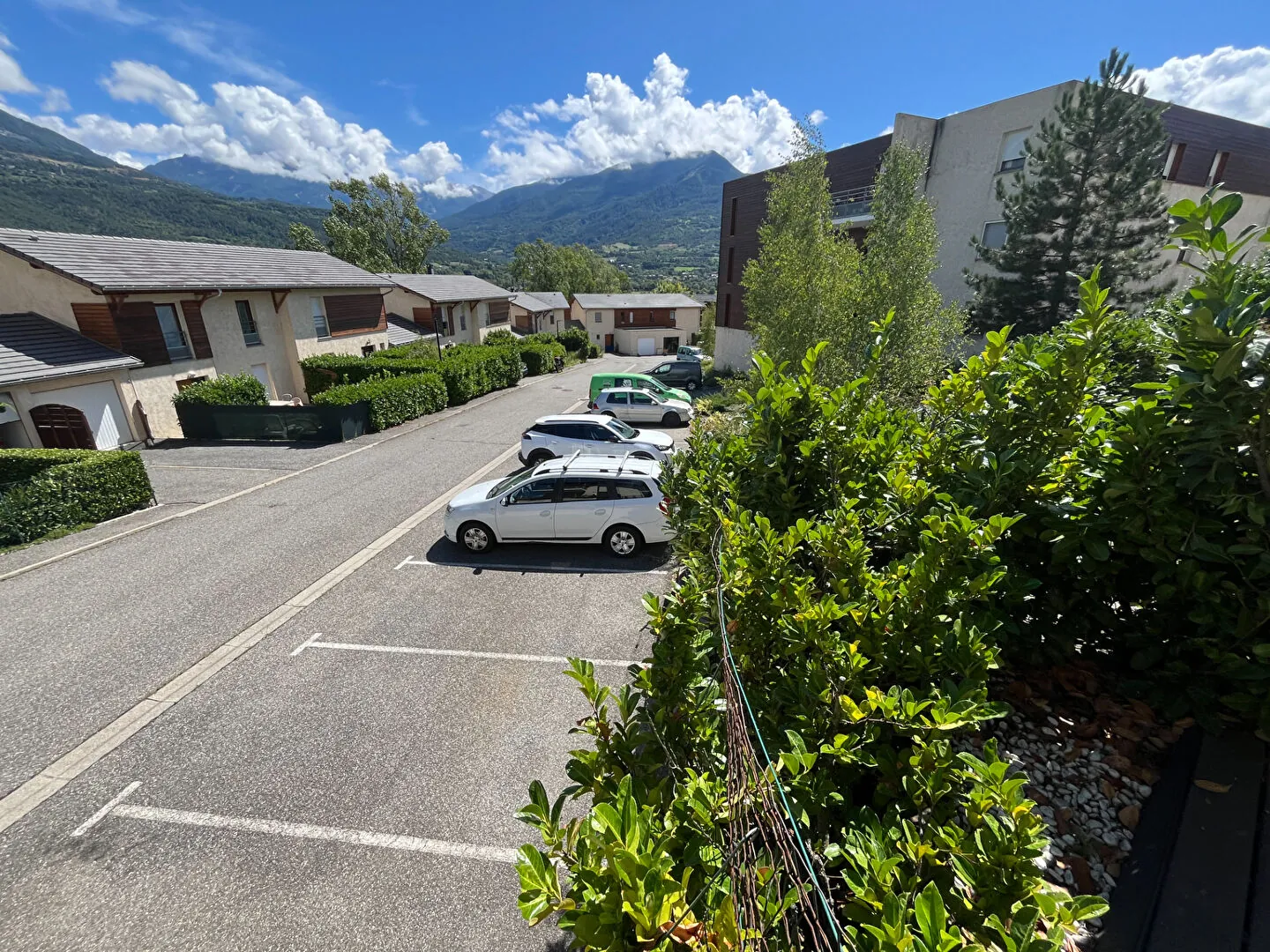 Appartement T2 lumineux de 44,55 m² avec terrasse et jardin à Embrun 