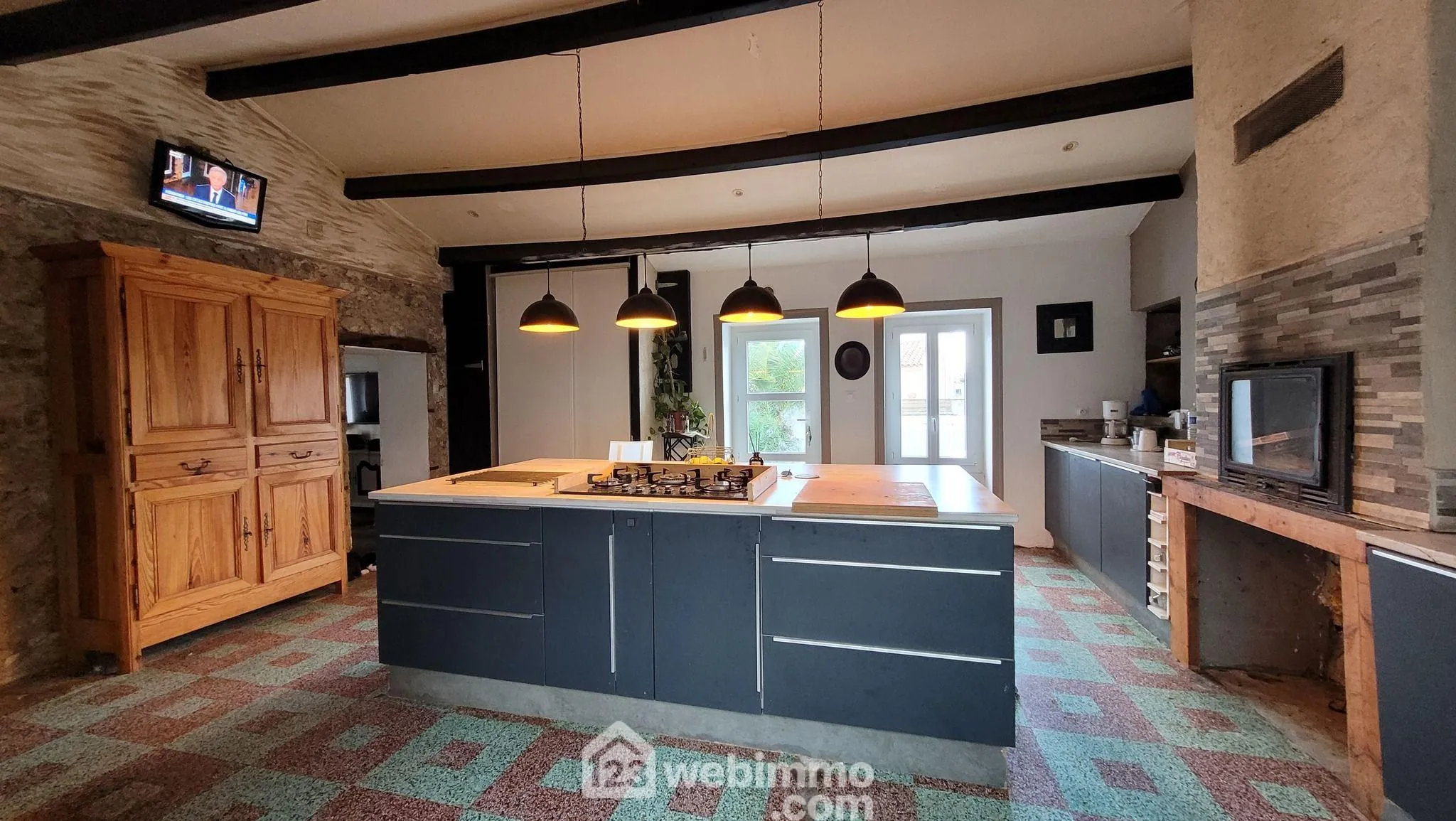 Maison en pierre authentique à Le Bernard - Charme et volumes