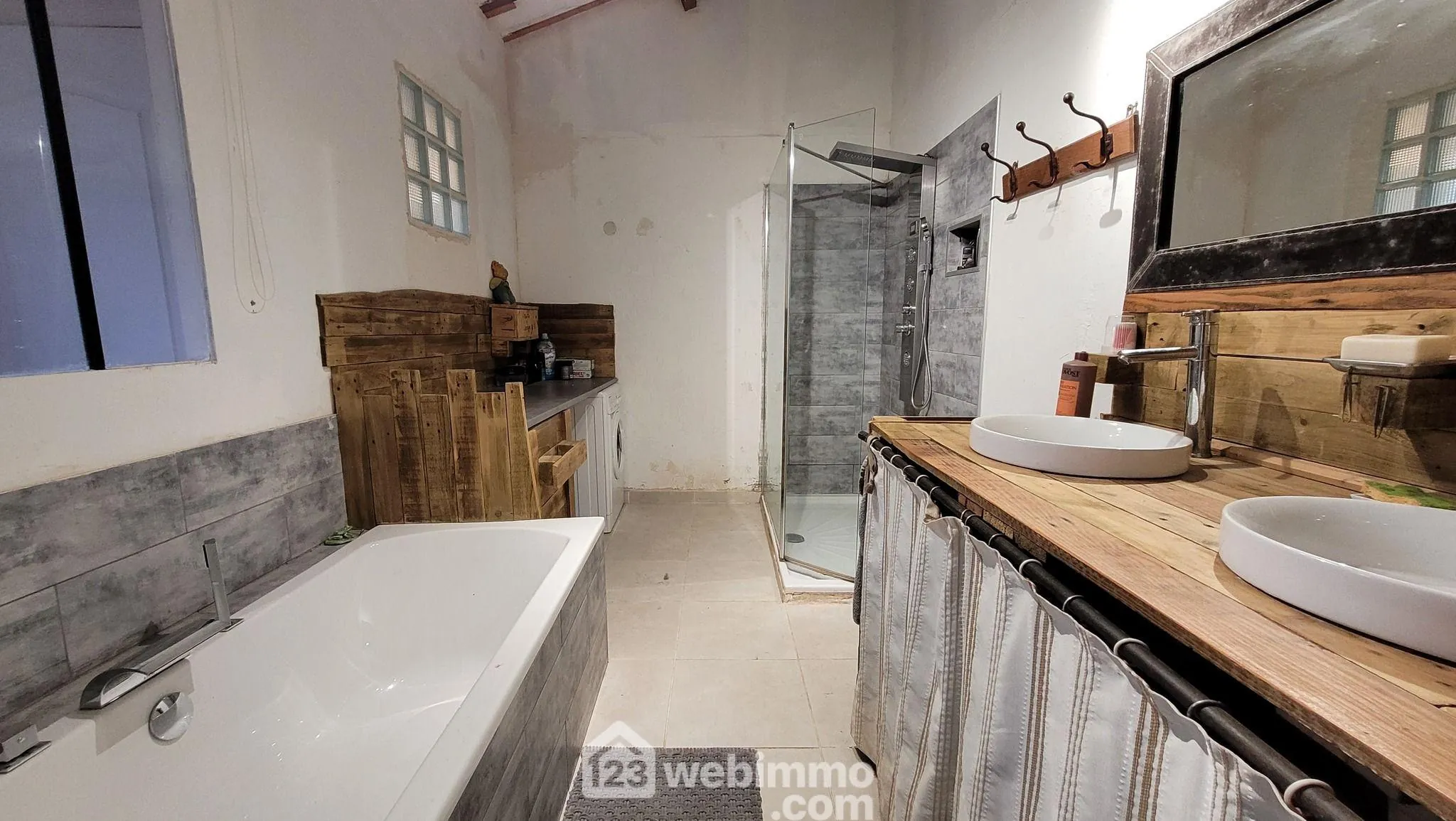 Maison en pierre authentique à Le Bernard - Charme et volumes 