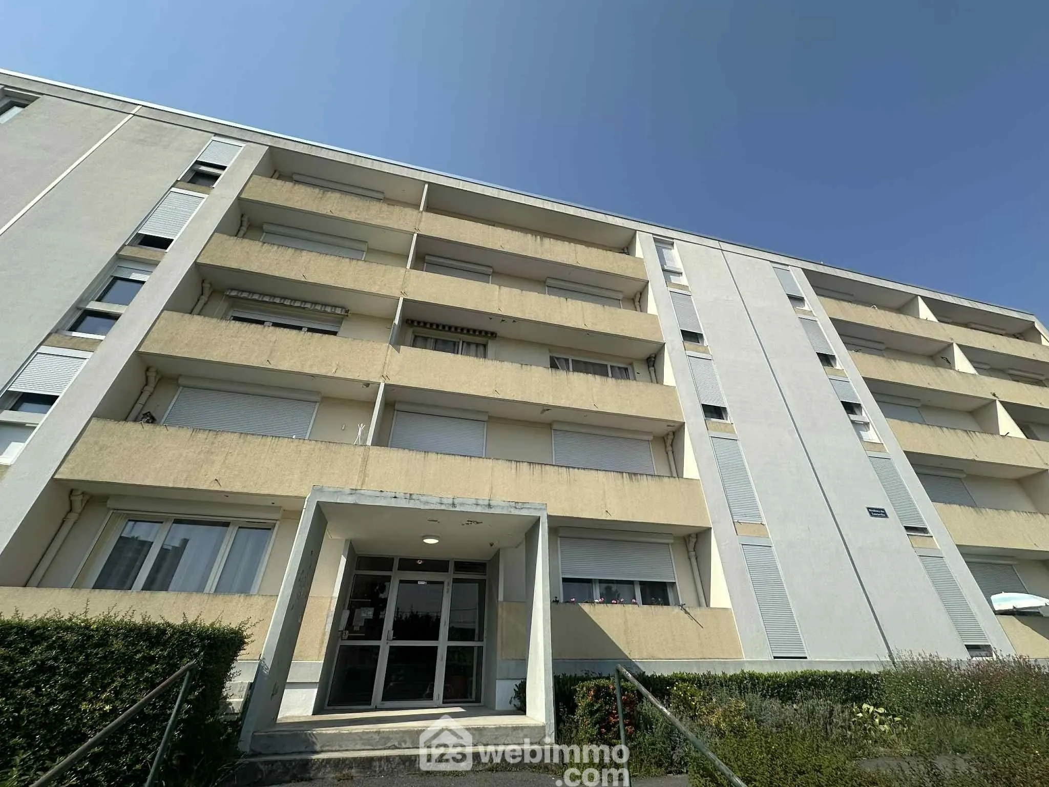 Appartement de 69 m² à Laon avec balcon, parking et cave, idéal pour famille