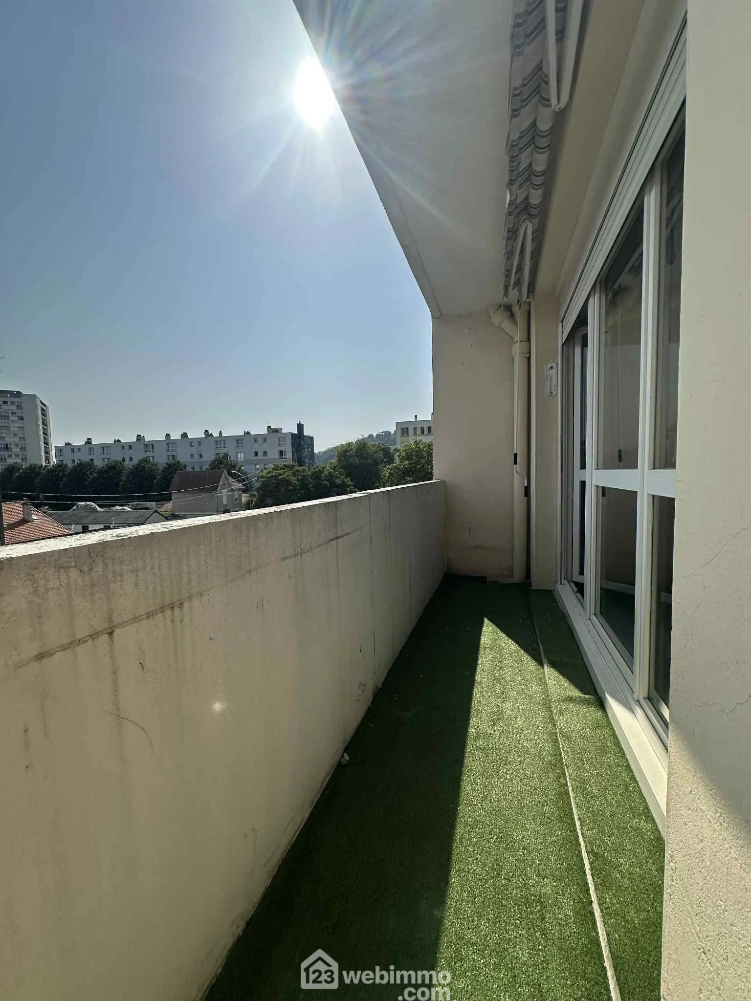 Appartement de 69 m² à Laon avec balcon, parking et cave, idéal pour famille 