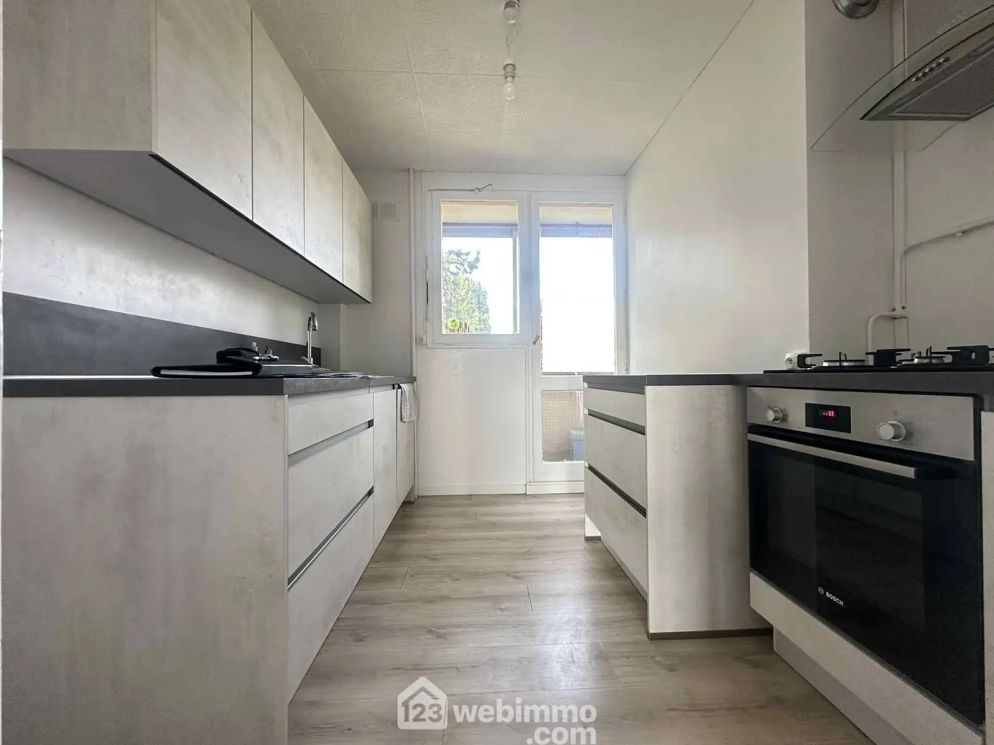 Appartement de 69 m² à Laon avec balcon, parking et cave, idéal pour famille 