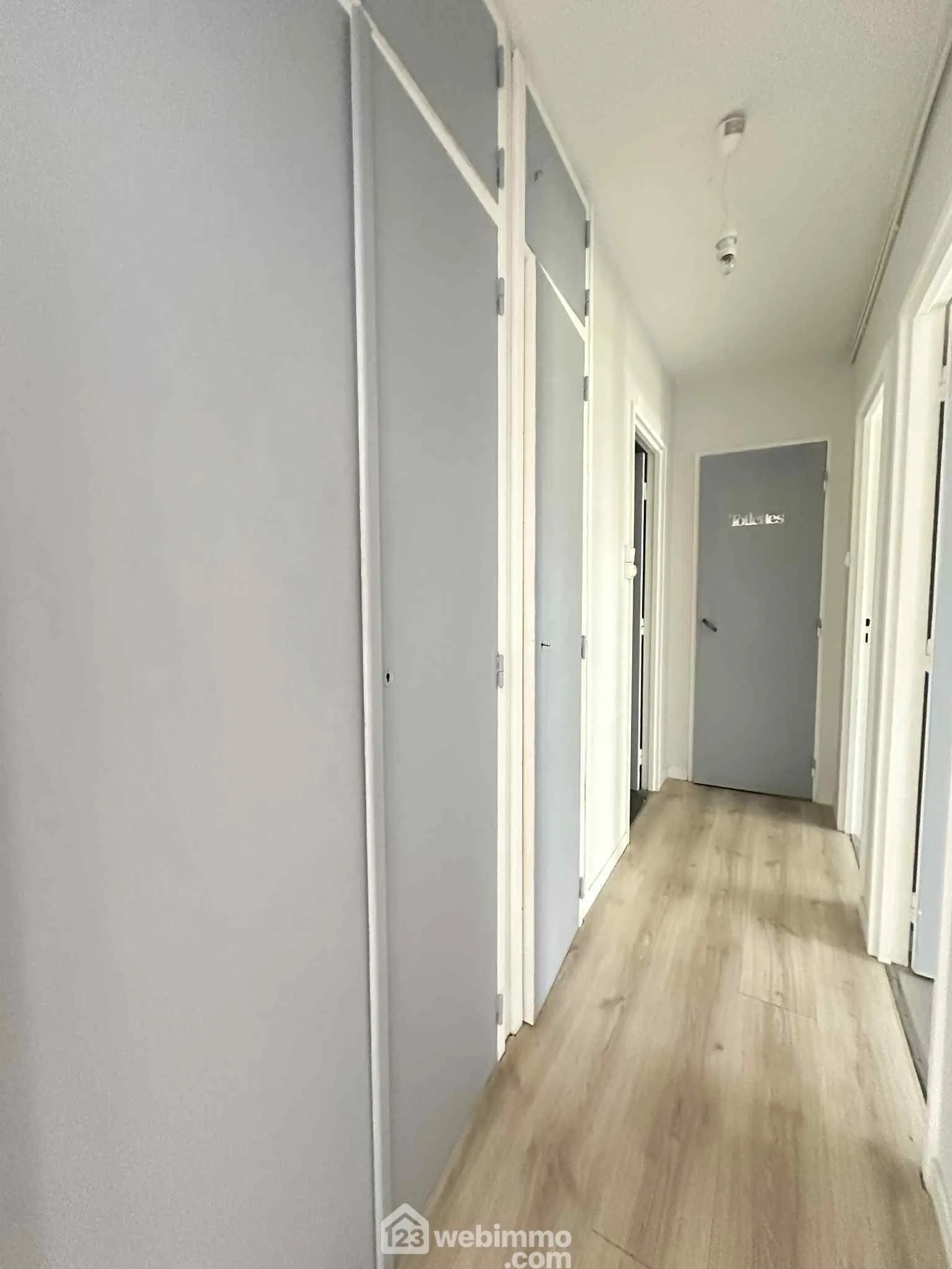 Appartement de 69 m² à Laon avec balcon, parking et cave, idéal pour famille 