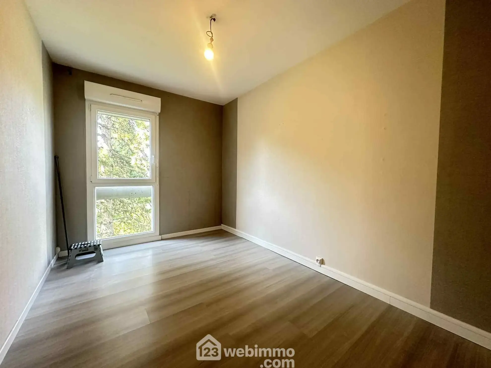 Appartement de 69 m² à Laon avec balcon, parking et cave, idéal pour famille 