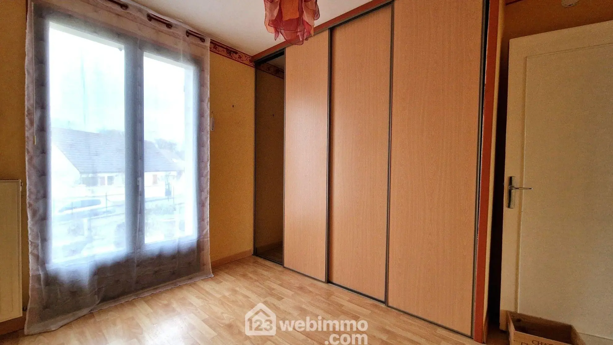 Maison à vendre de 102 m² à Clacy-et-Thierret avec terrain et garage 