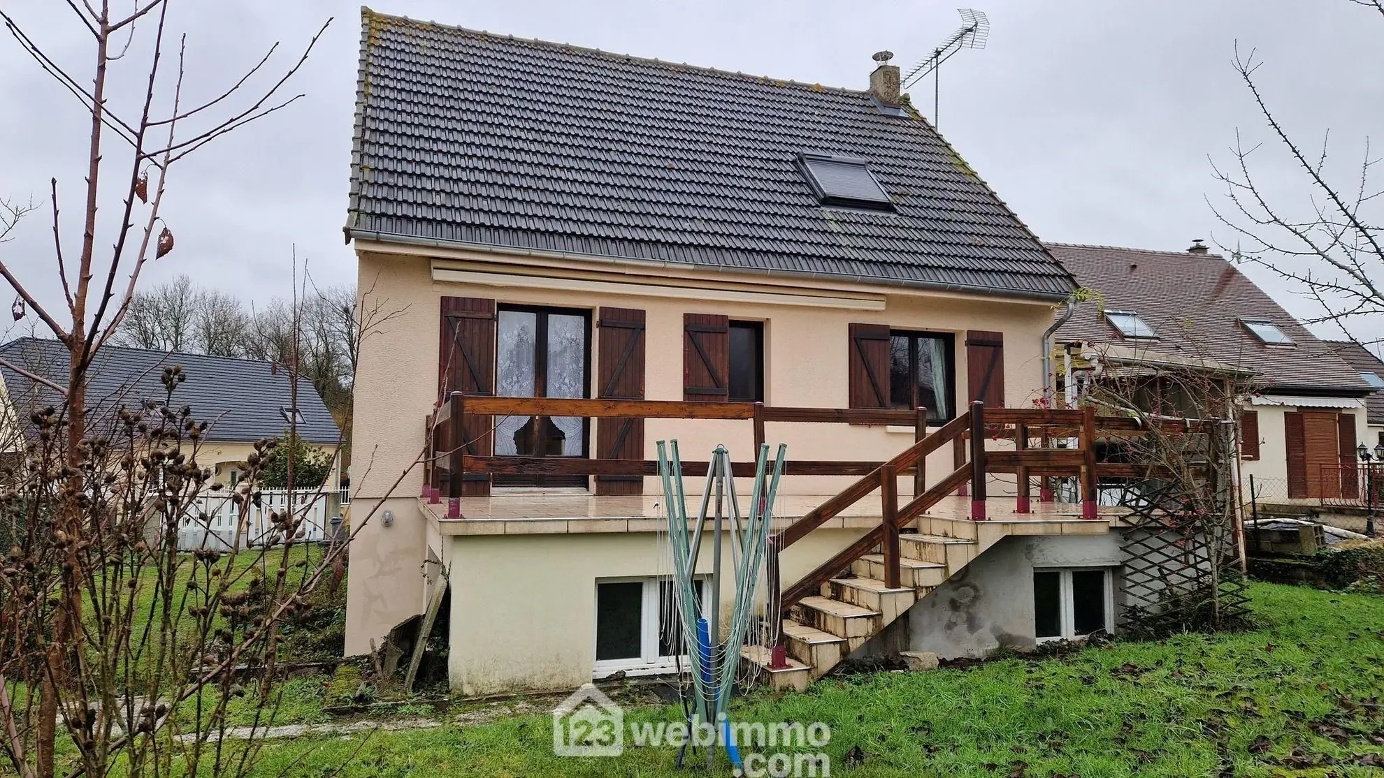 Maison à vendre de 102 m² à Clacy-et-Thierret avec terrain et garage 