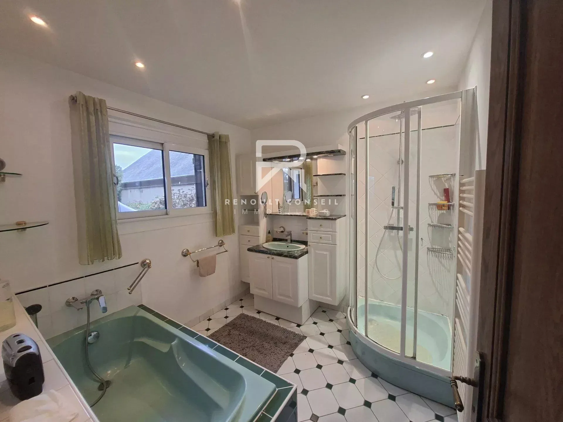 Charmante maison normande avec dépendances et grand terrain à Beaumont-le-Roger 