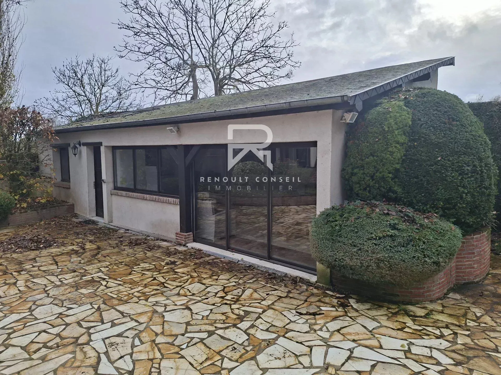 Charmante maison normande avec dépendances et grand terrain à Beaumont-le-Roger 