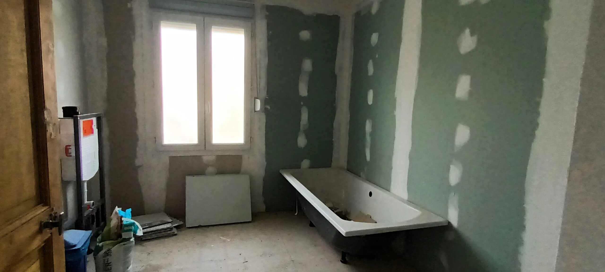 A vendre ensemble immobilier à Chaumont-Porcien avec deux maisons sur grand terrain 