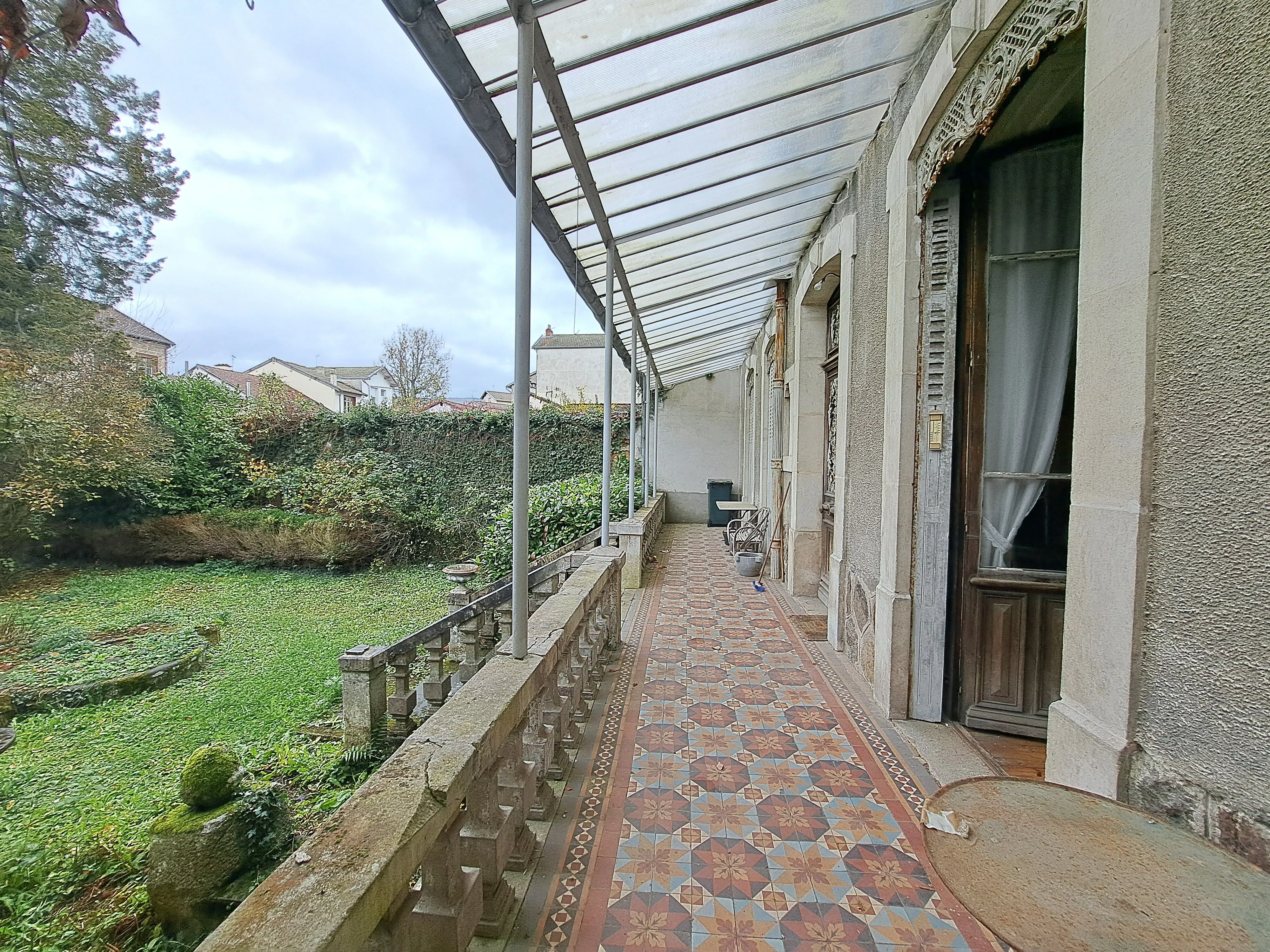 Maison bourgeoise du XIXème à Ambert avec dépendances et jardin, idéal résidence ou chambres d’hôtes 