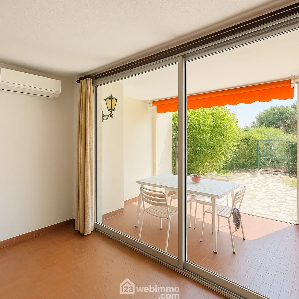 Bel appartement de 35 m² en rez-de-jardin avec grand extérieur à Sainte-Maxime 