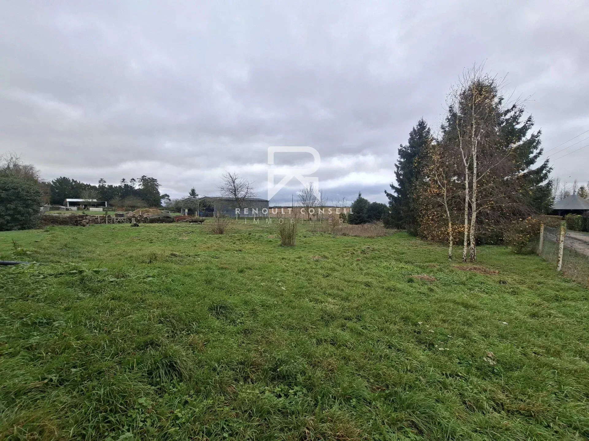 Terrain à bâtir constructible de 1154 m² à Faverolles-la-Campagne