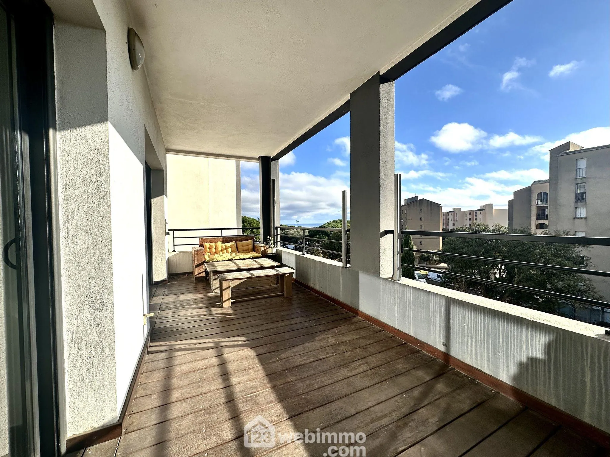 Appartement T2 lumineux de 36m² avec terrasse à Bastia, secteur hôpital
