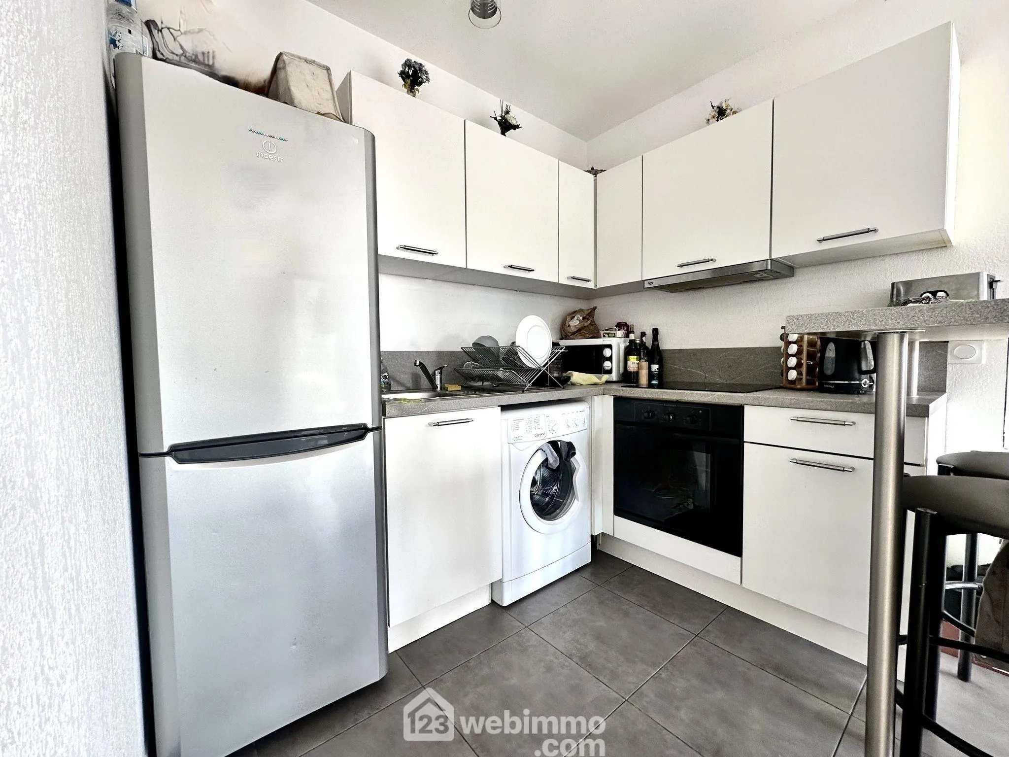 Appartement T2 lumineux de 36m² avec terrasse à Bastia, secteur hôpital 