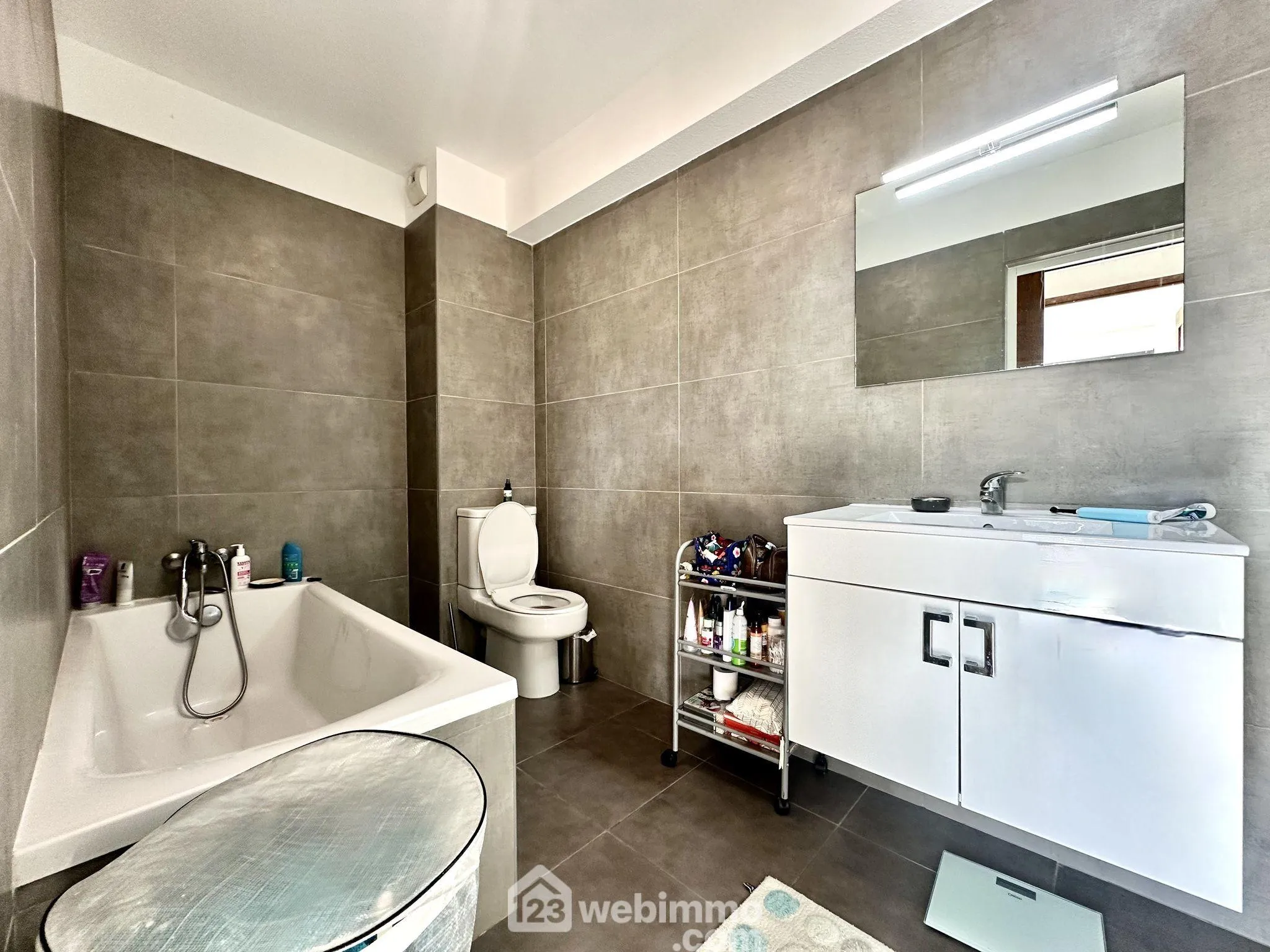 Appartement T2 lumineux de 36m² avec terrasse à Bastia, secteur hôpital 