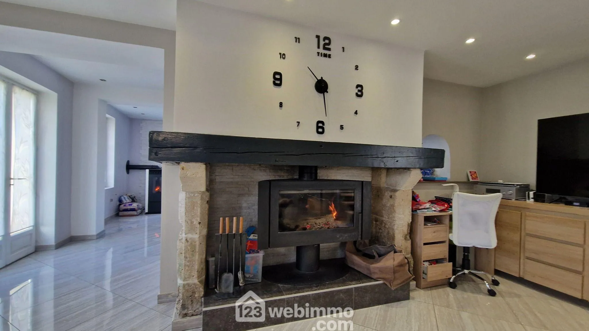 Belle longère en pierres avec étang et dépendance à Saint-Gobain 