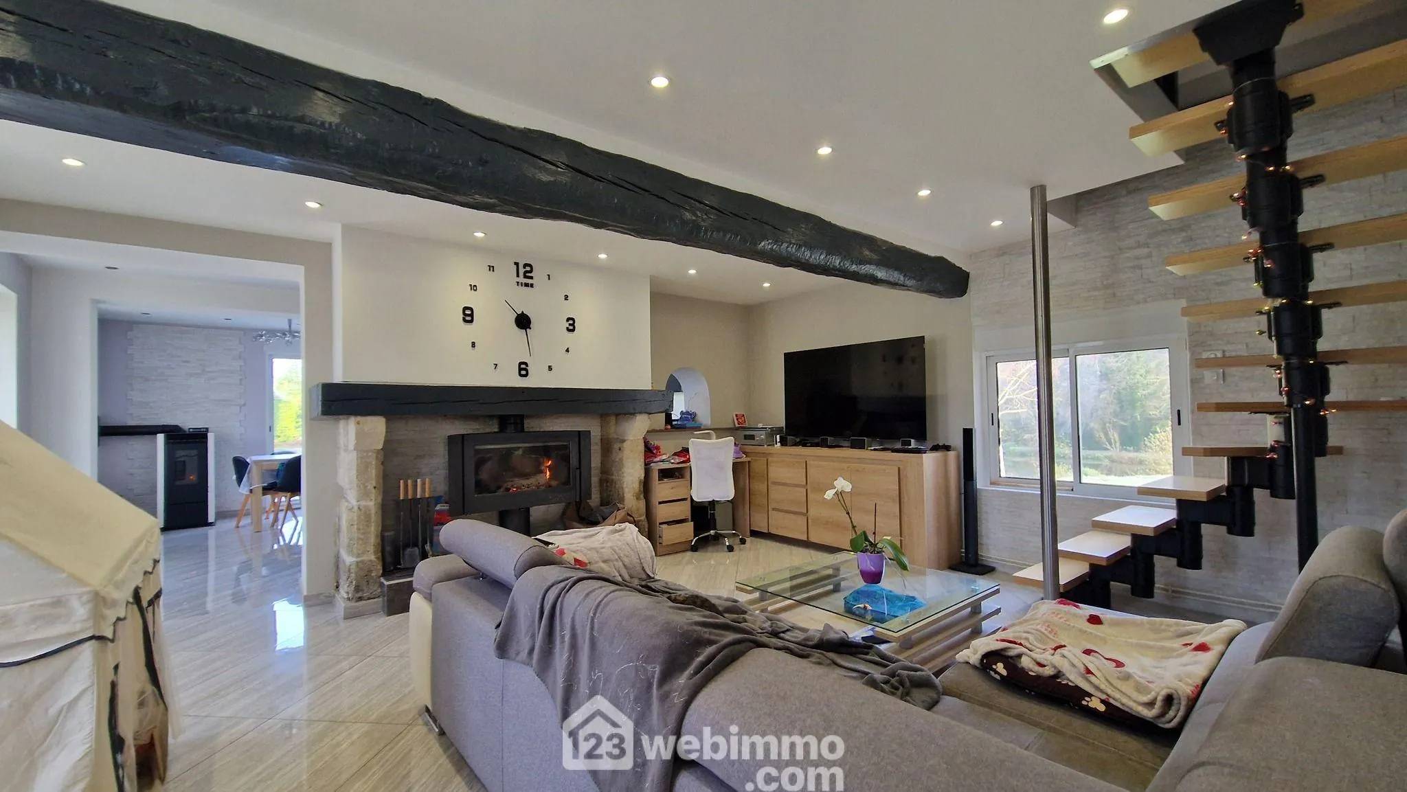 Belle longère en pierres avec étang et dépendance à Saint-Gobain 