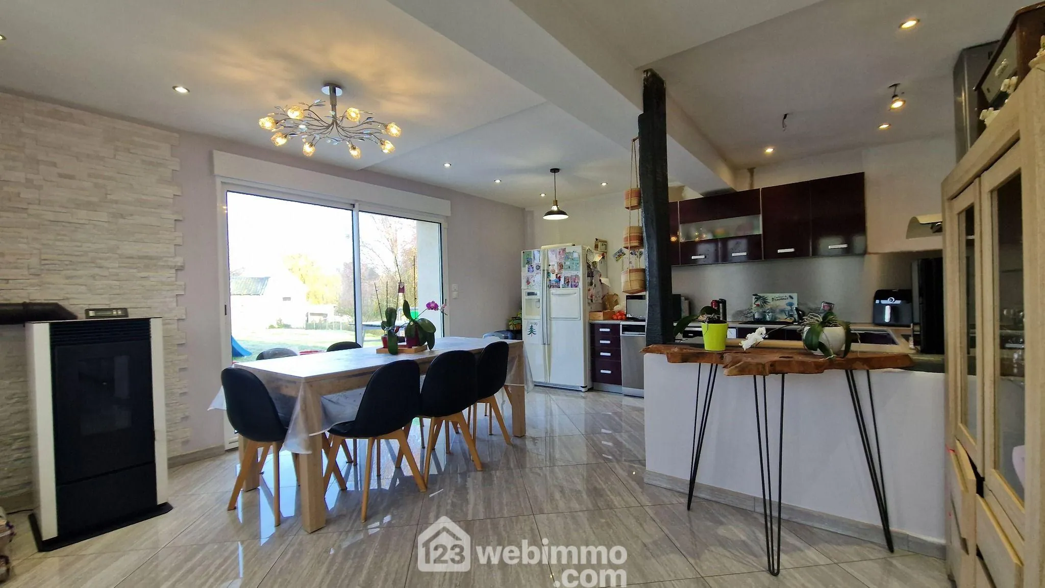 Belle longère en pierres avec étang et dépendance à Saint-Gobain 