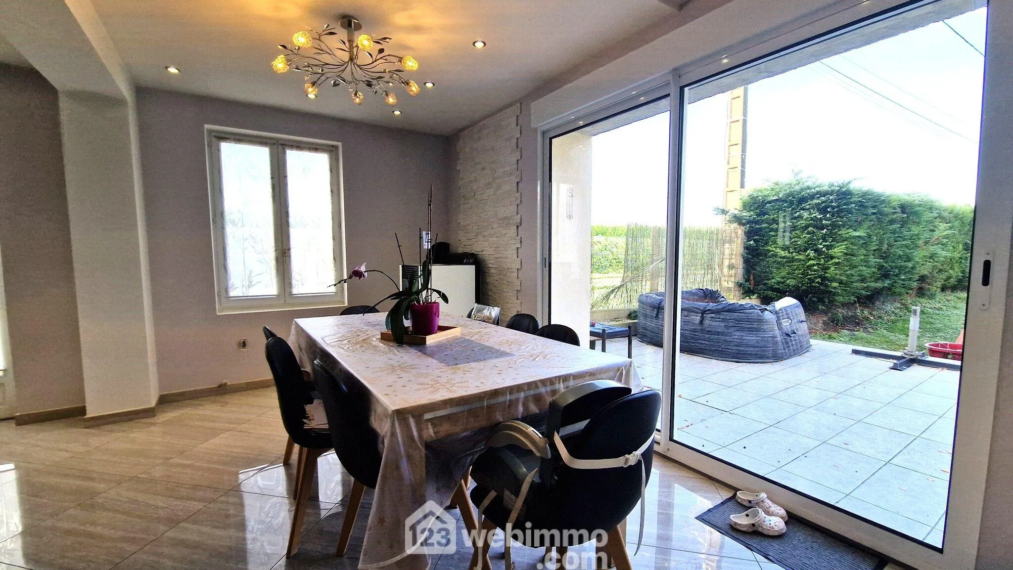 Belle longère en pierres avec étang et dépendance à Saint-Gobain 