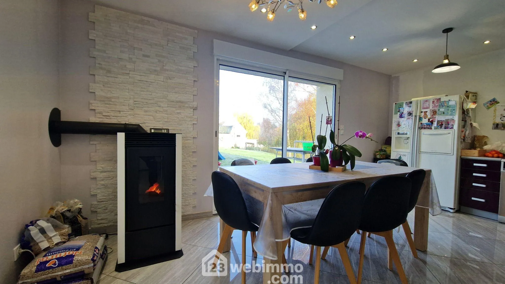 Belle longère en pierres avec étang et dépendance à Saint-Gobain 