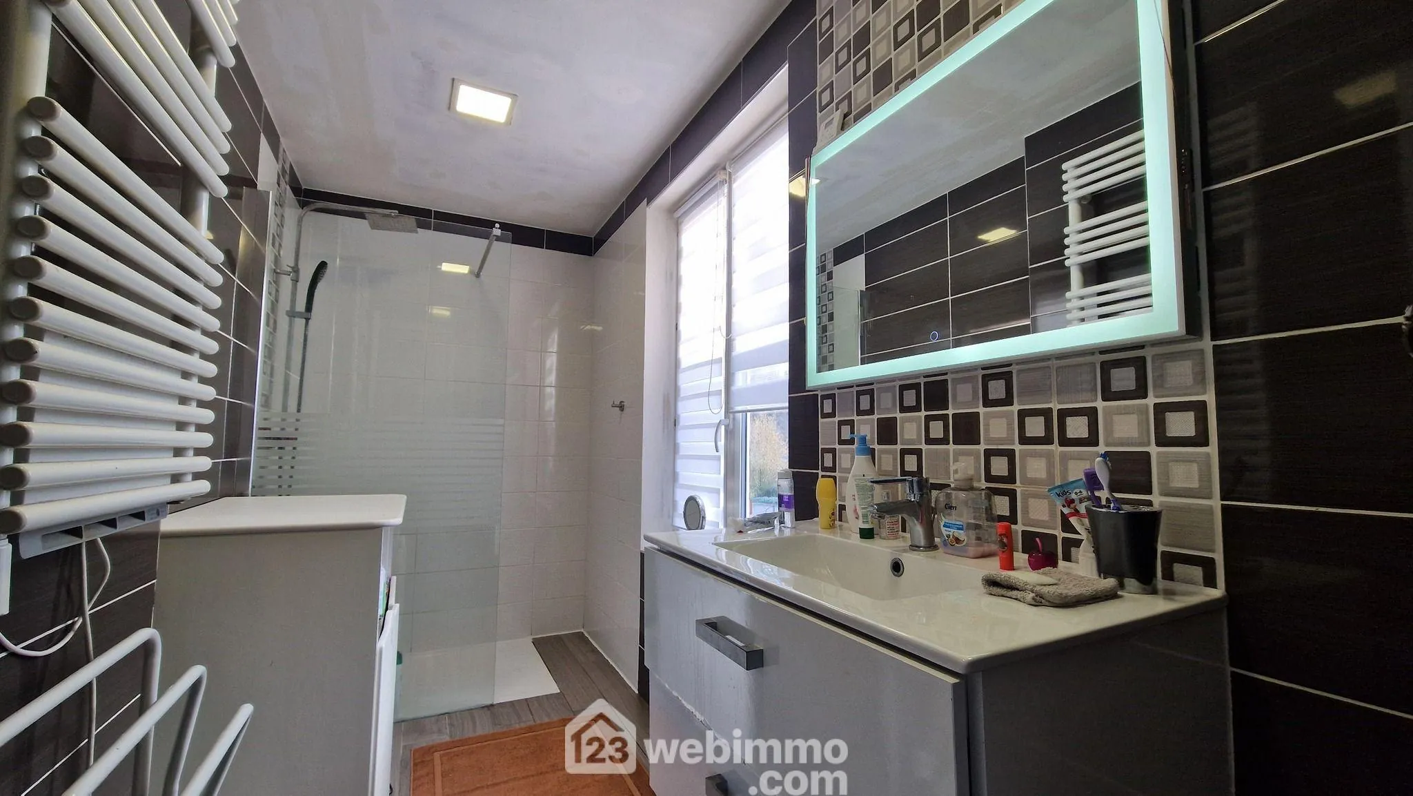 Belle longère en pierres avec étang et dépendance à Saint-Gobain 