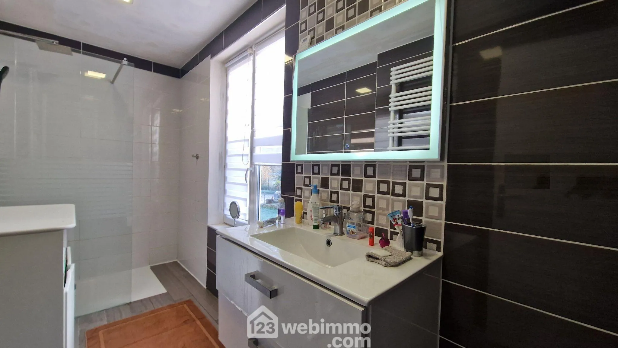 Belle longère en pierres avec étang et dépendance à Saint-Gobain 