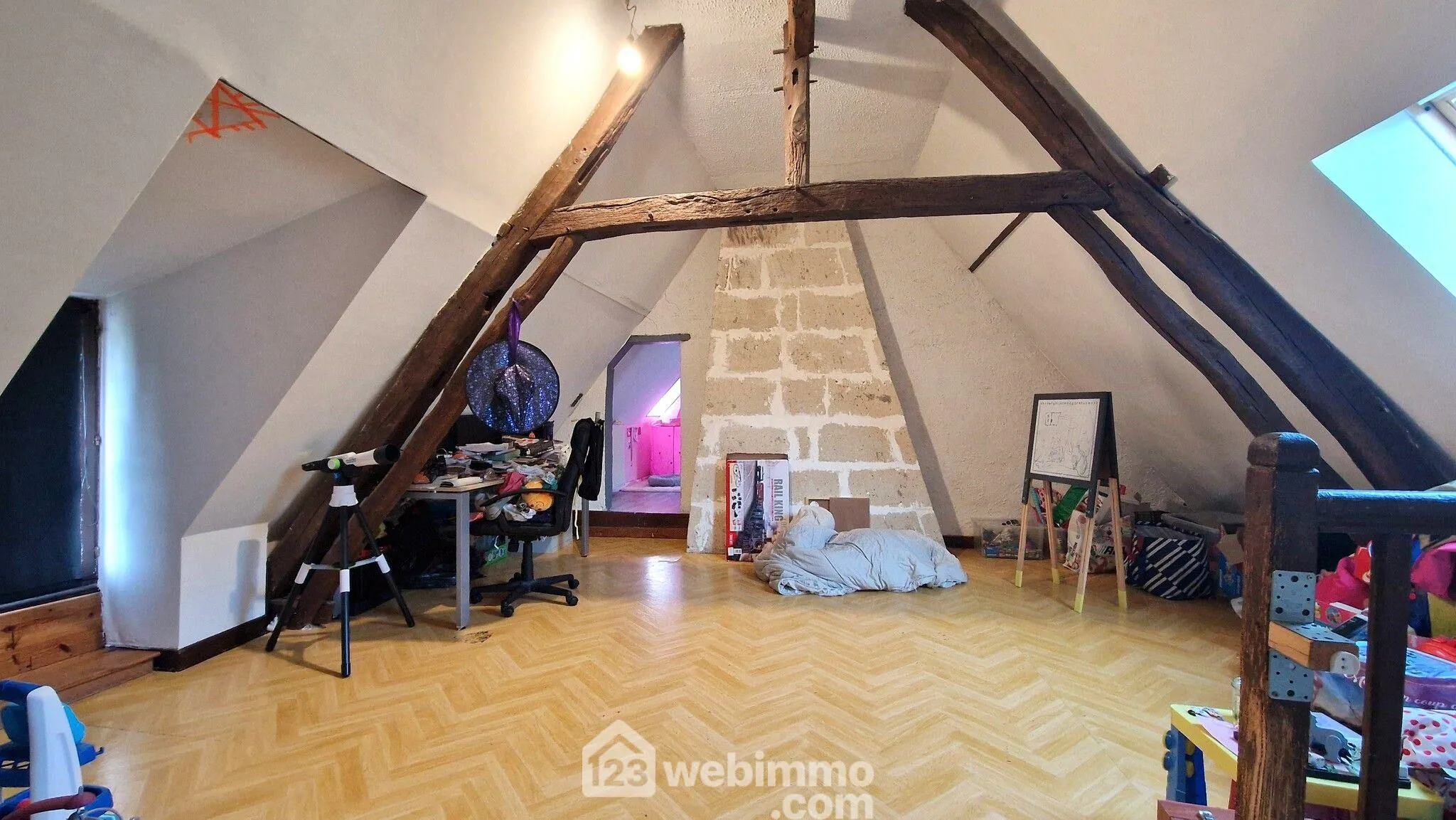 Belle longère en pierres avec étang et dépendance à Saint-Gobain 