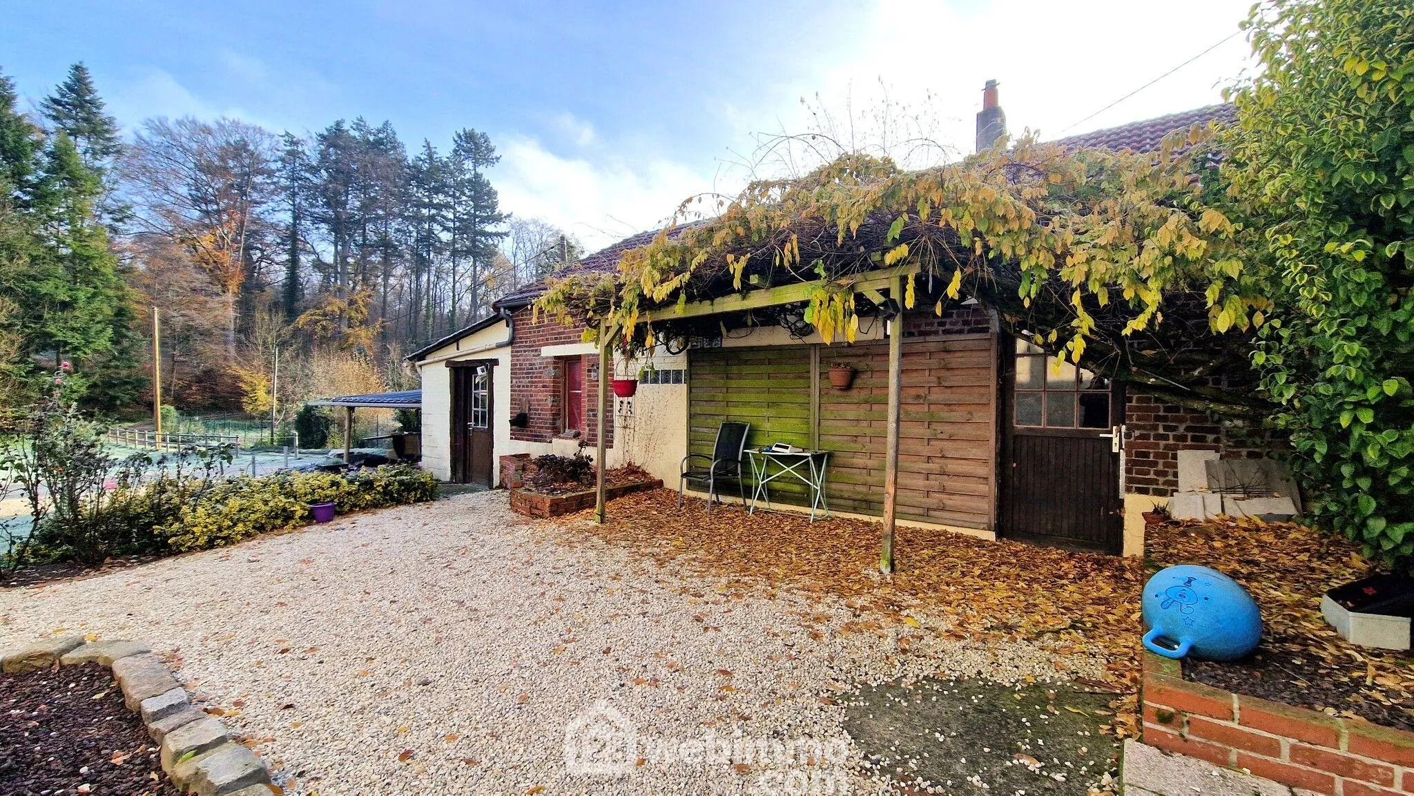 Belle longère en pierres avec étang et dépendance à Saint-Gobain 