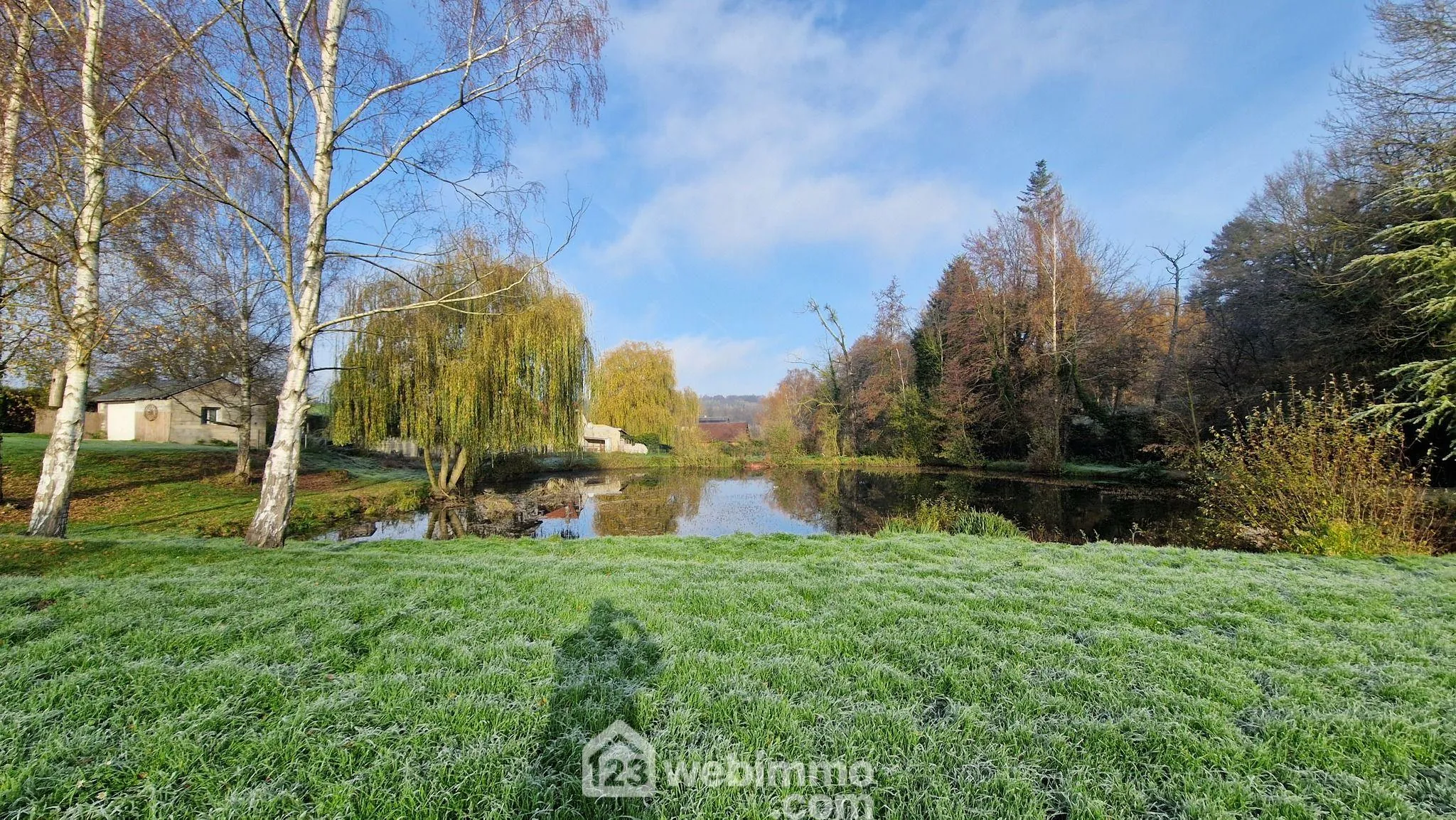 Belle longère en pierres avec étang et dépendance à Saint-Gobain 