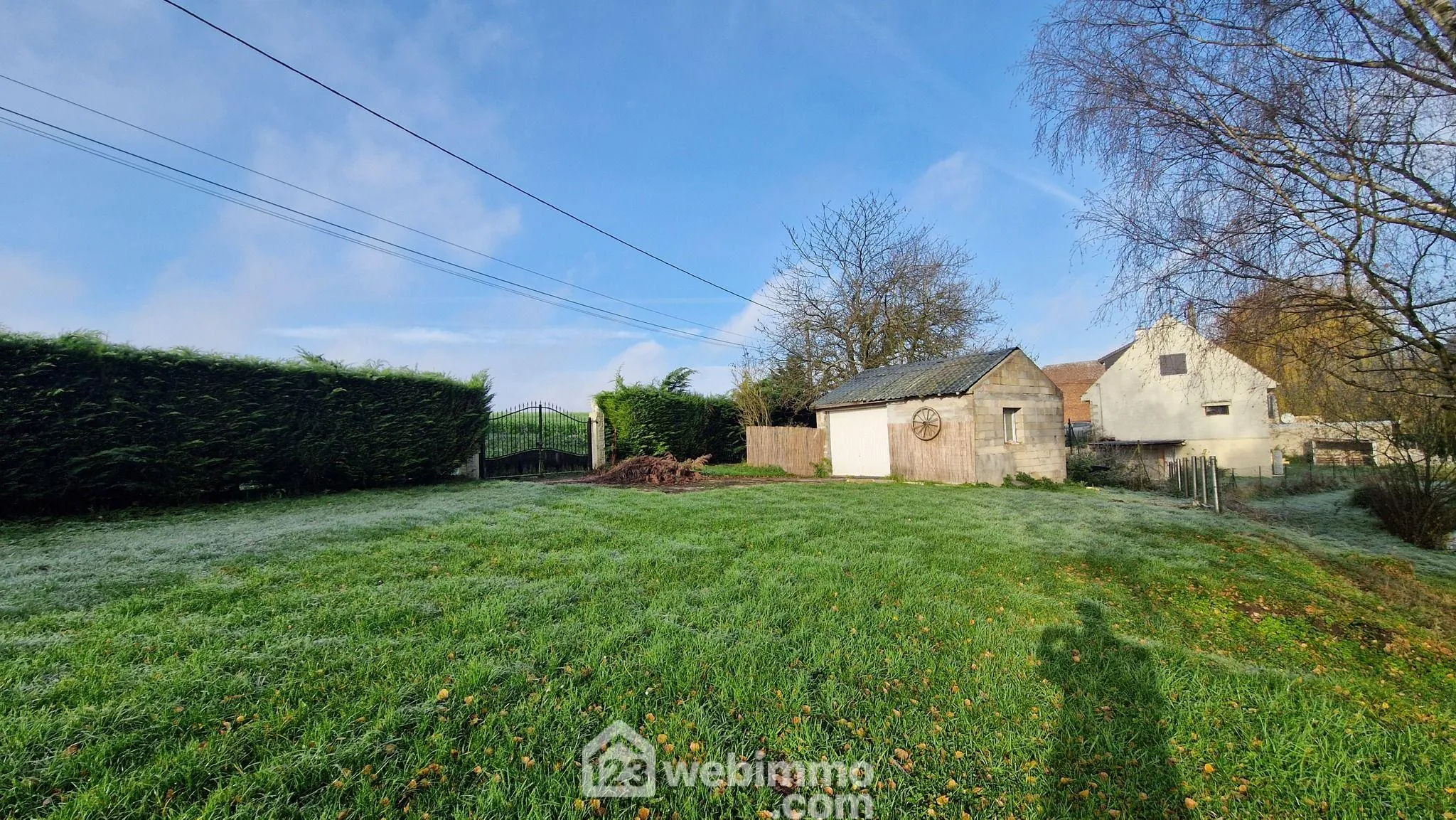 Belle longère en pierres avec étang et dépendance à Saint-Gobain 