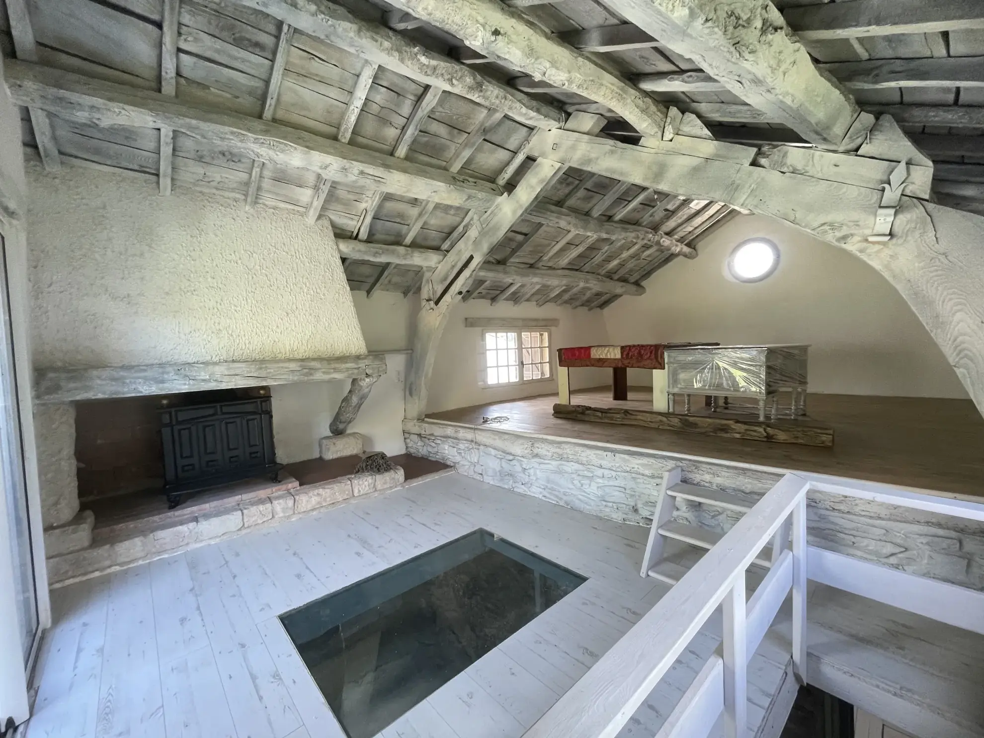 Maison en pierre rénovée à Fayet avec jardin et vues dégagées