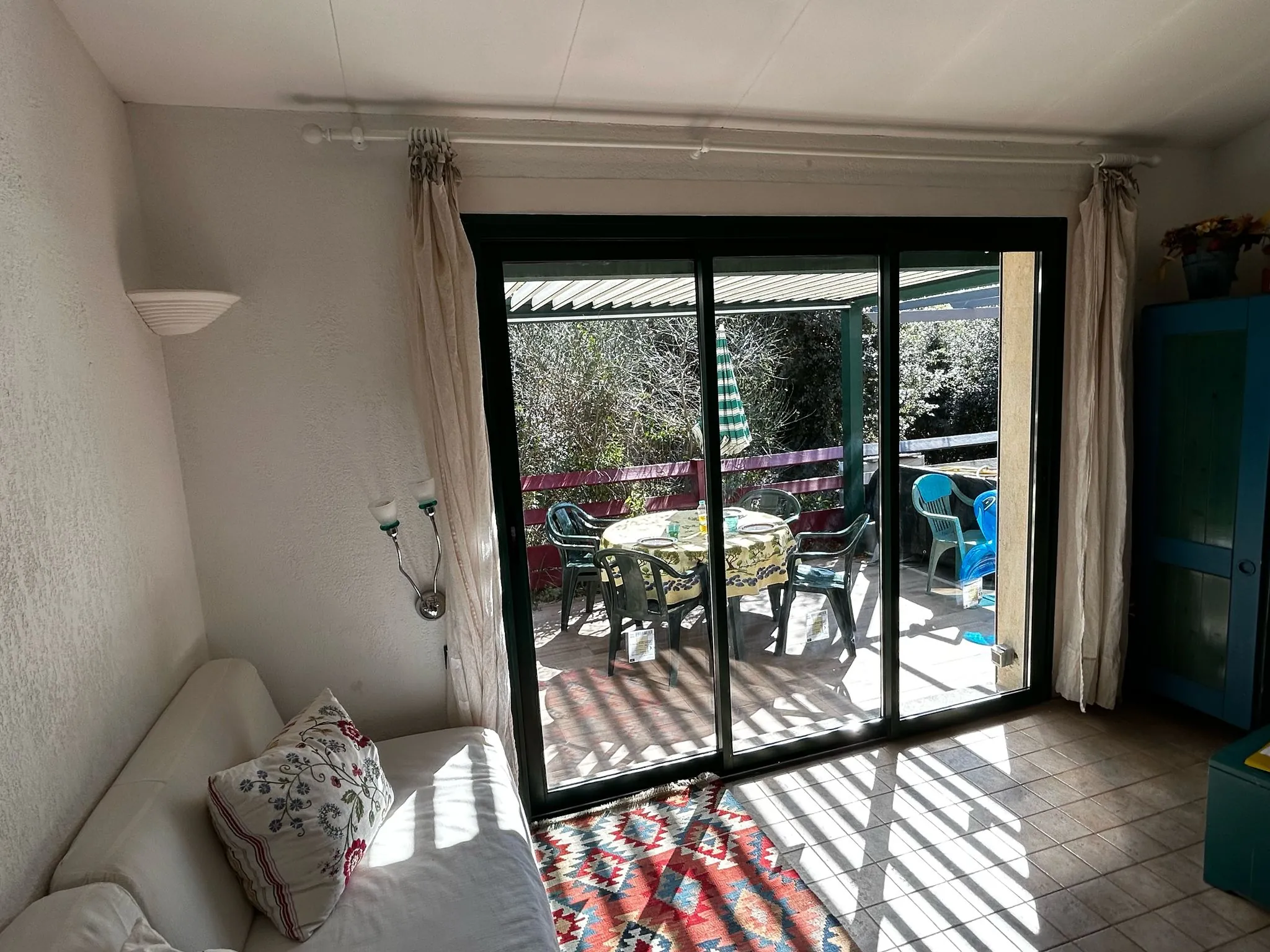 Charmante maison 3 pièces à Vallauris avec jardin, piscine et stationnement sécurisé 