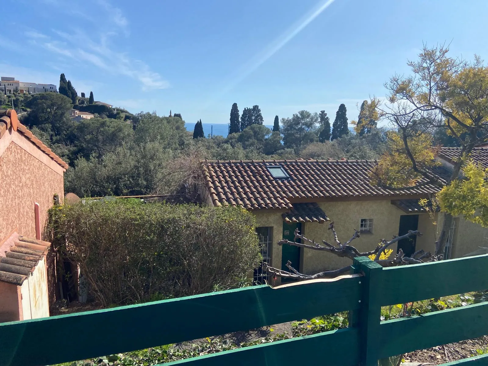 Charmante maison 3 pièces à Vallauris avec jardin, piscine et stationnement sécurisé 