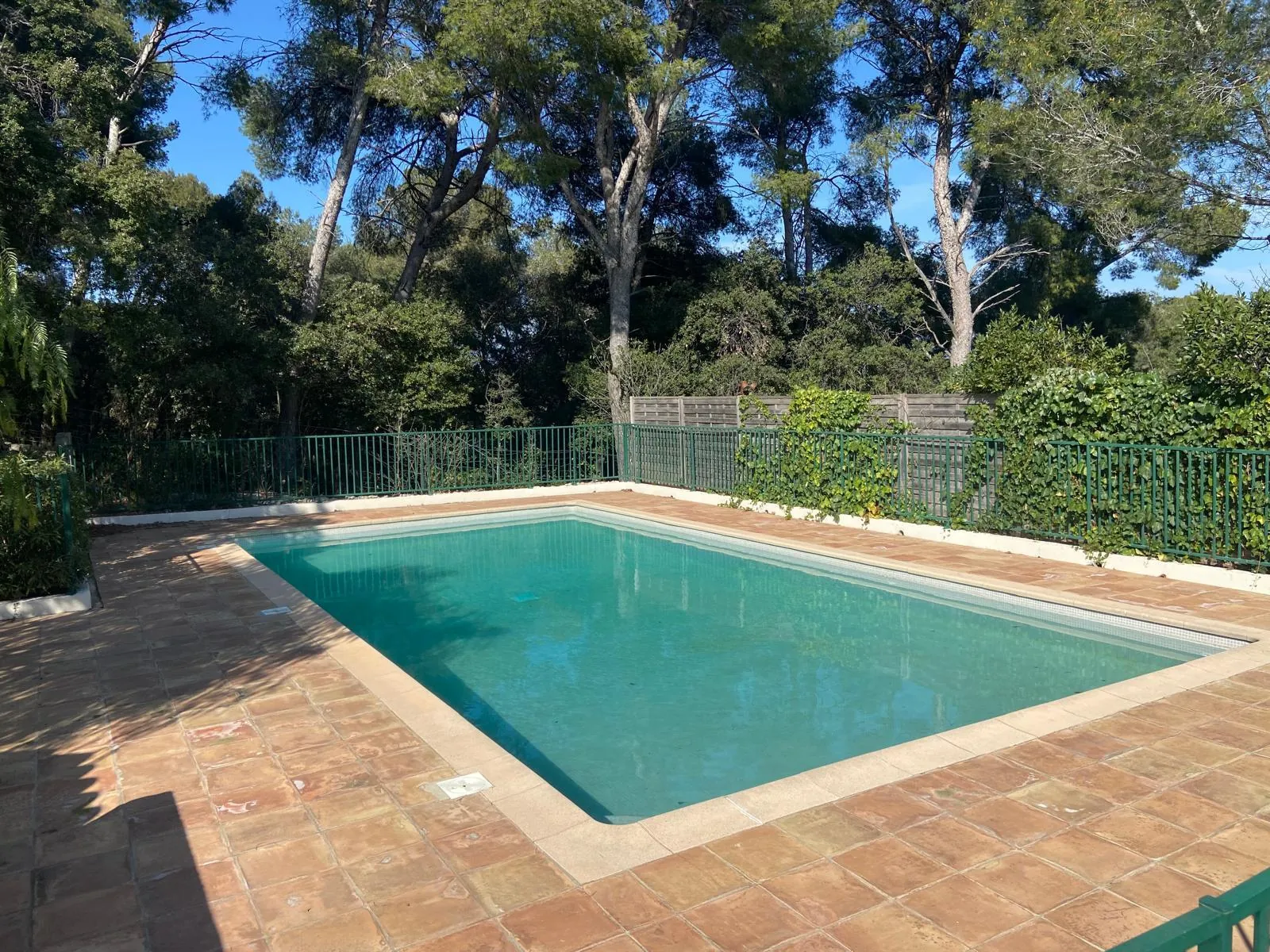 Maison 3 pièces à Vallauris avec jardin, terrasse et piscine dans résidence sécurisée