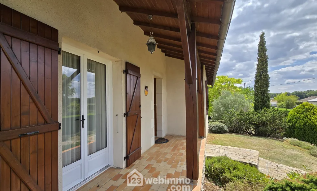 Maison de plain-pied de 98 m² à Nieuil-L'Espoir avec grand terrain 