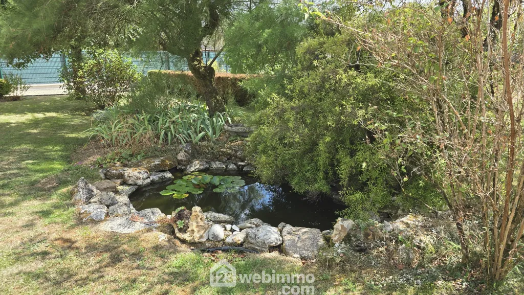 Maison de plain-pied de 98 m² à Nieuil-L'Espoir avec grand terrain 