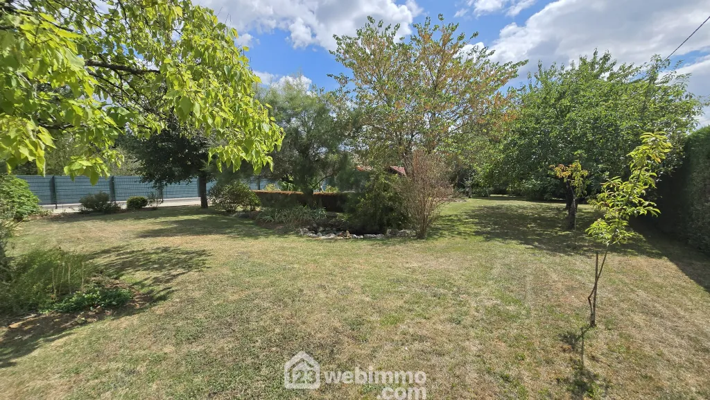 Maison de plain-pied de 98 m² à Nieuil-L'Espoir avec grand terrain 