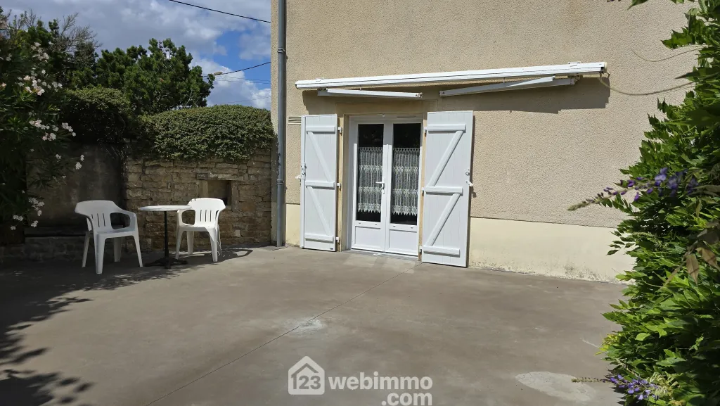 Maison de plain-pied de 98 m² à Nieuil-L'Espoir avec grand terrain 