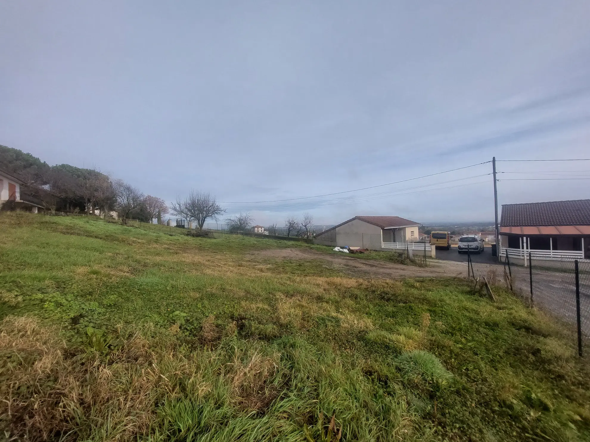 Terrain constructible de 445 m² à Marcilly-le-Châtel, vue dégagée 