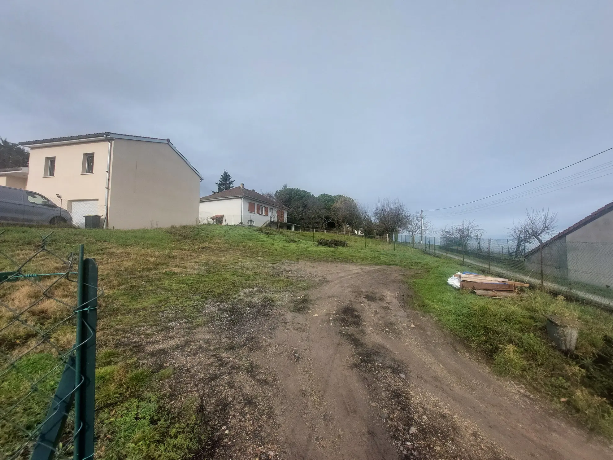 Terrain constructible de 445 m² à Marcilly-le-Châtel, vue dégagée 