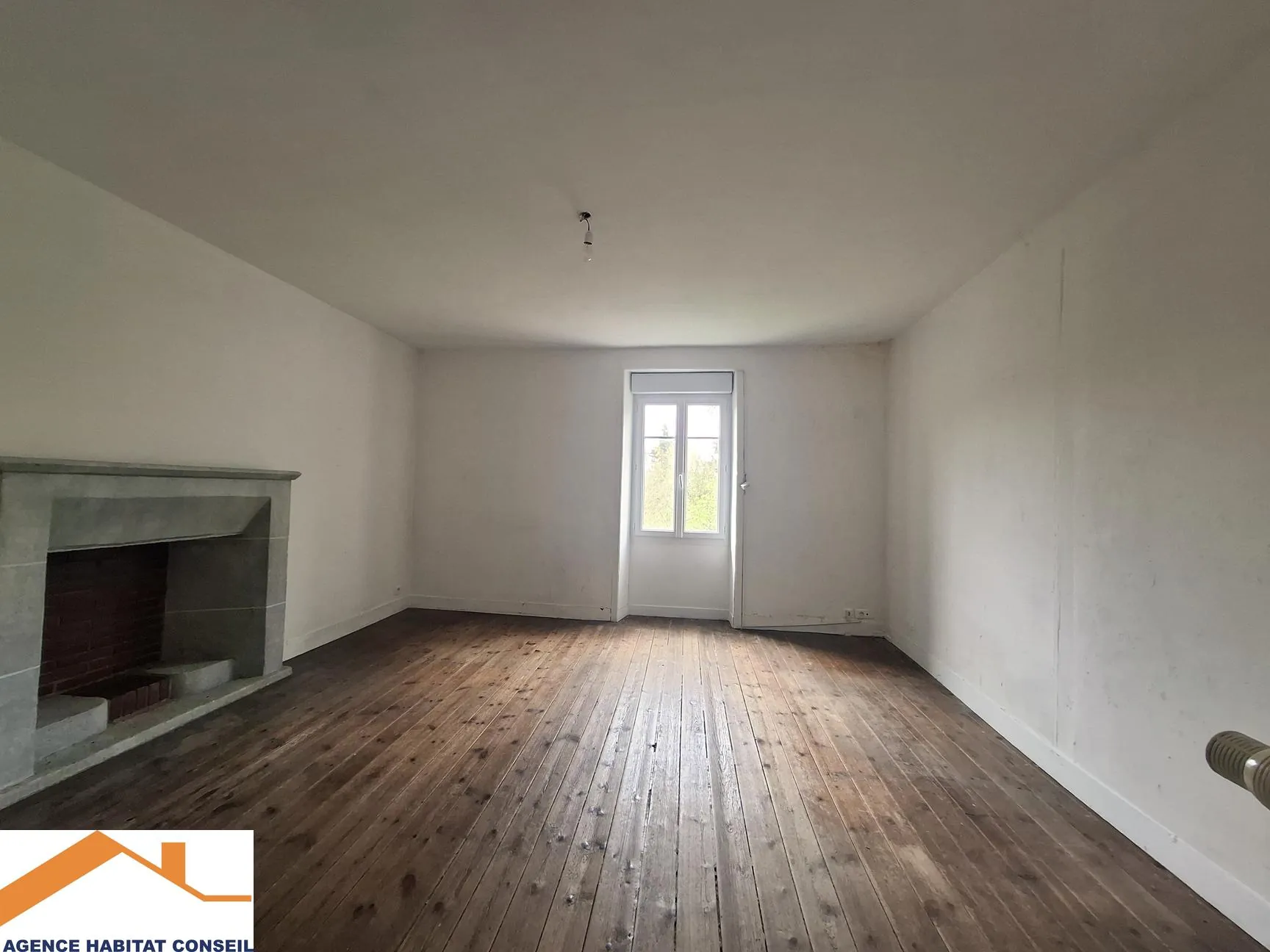 Maison en duplex de 157 m² à Saligny avec potentiel et terrasse en centre bourg