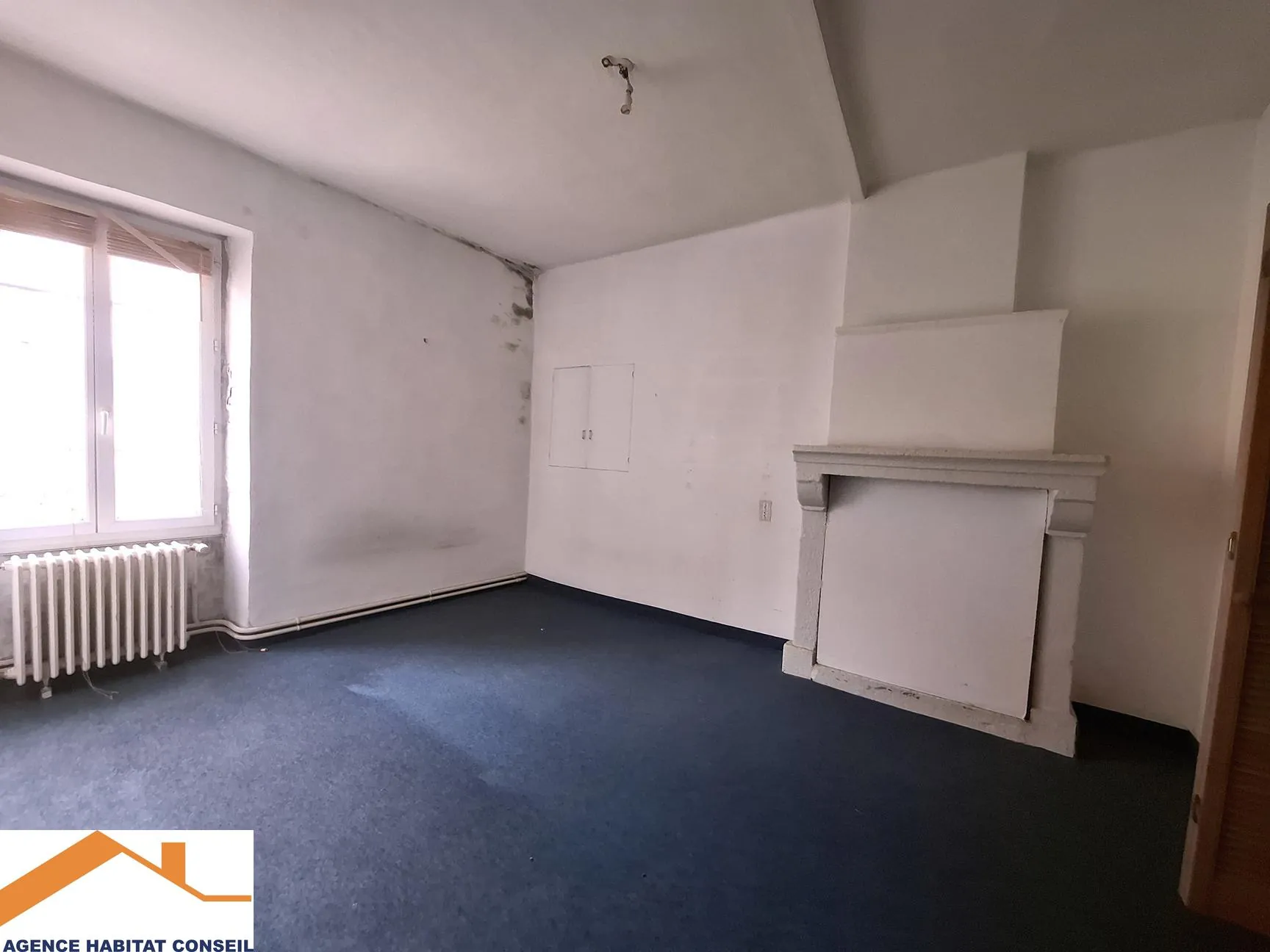 Maison en duplex de 157 m² à Saligny avec potentiel et terrasse en centre bourg 